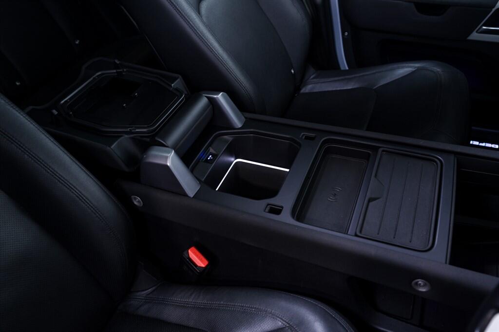Land Rover Defender view 33