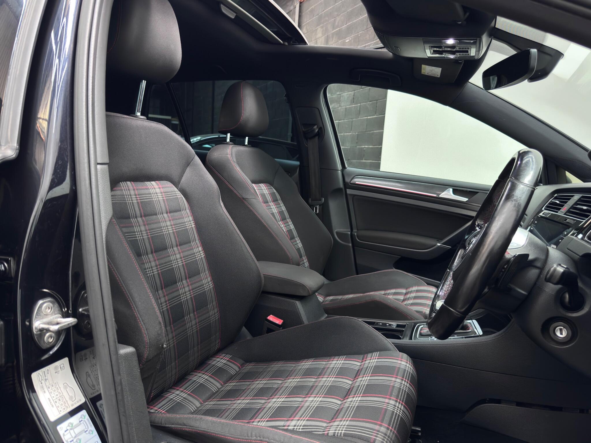 Volkswagen Golf view 13
