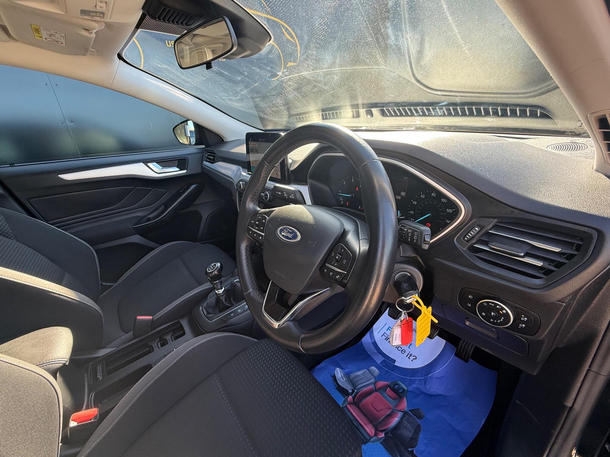 Ford Focus view 14