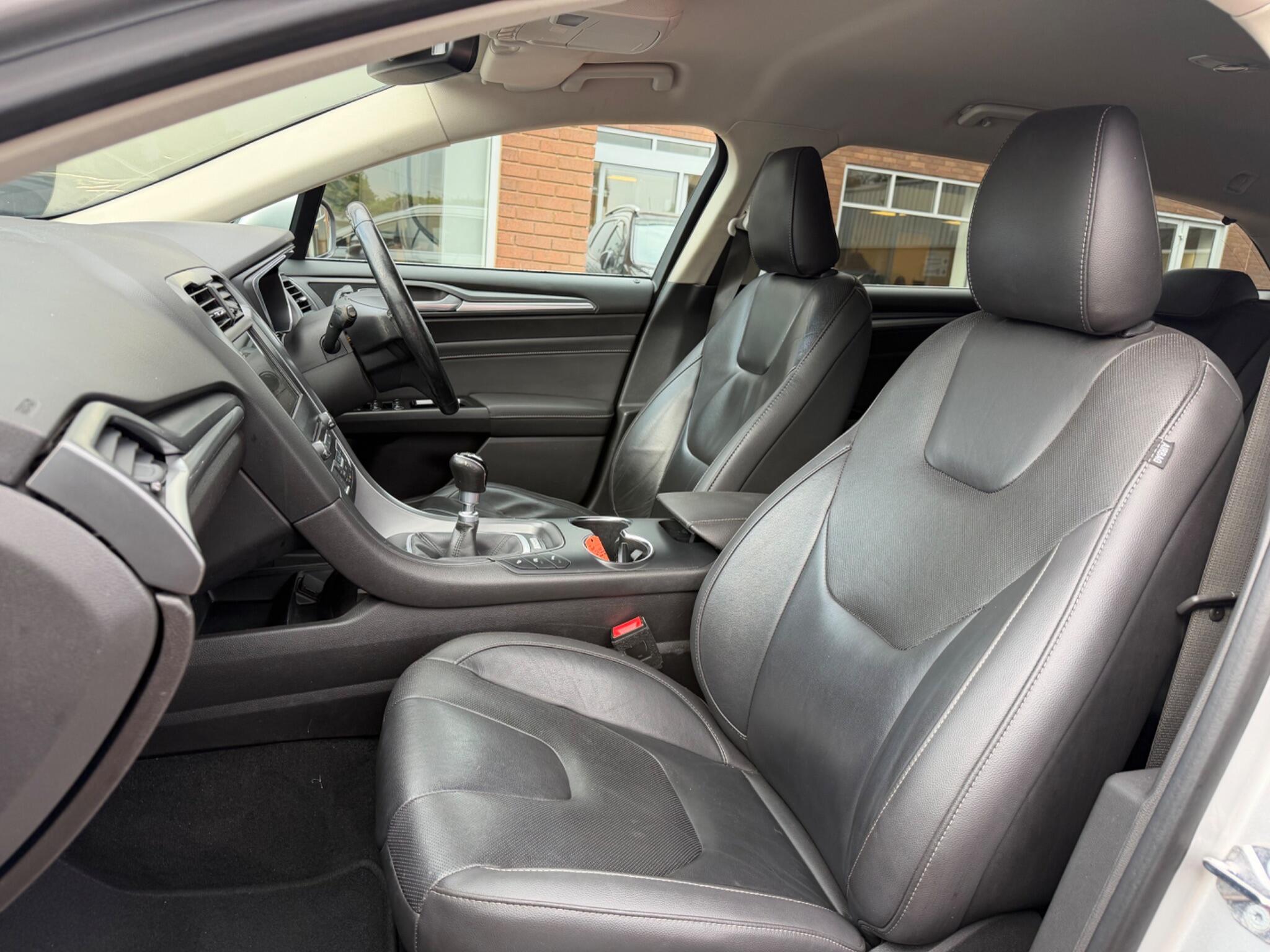 Ford Mondeo view 39
