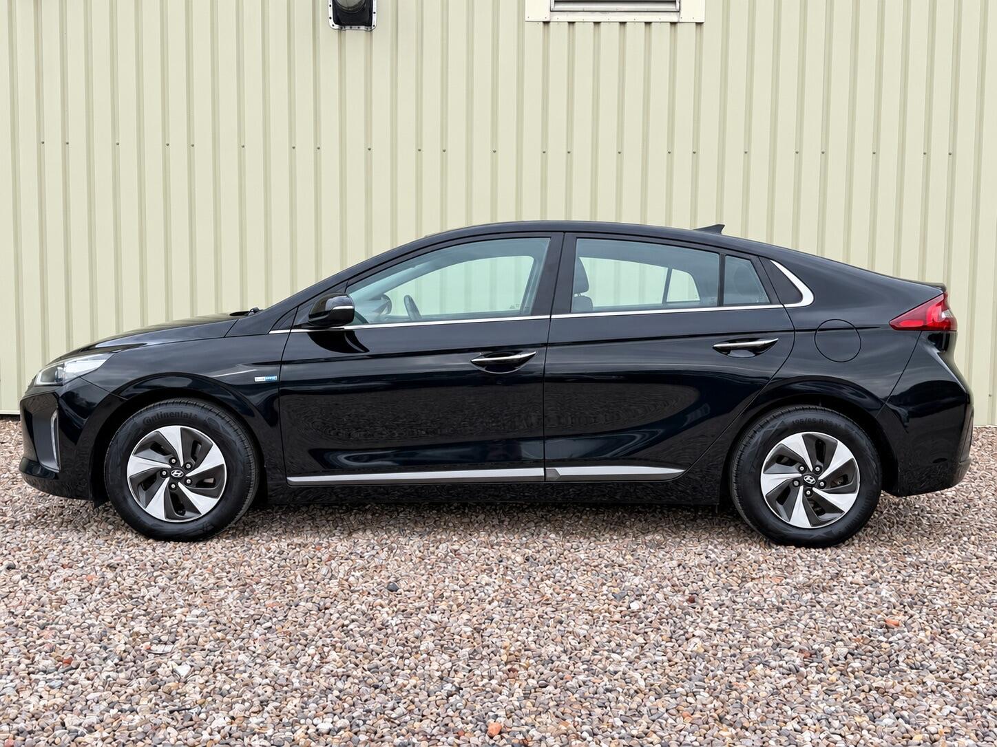 Hyundai Ioniq view 8