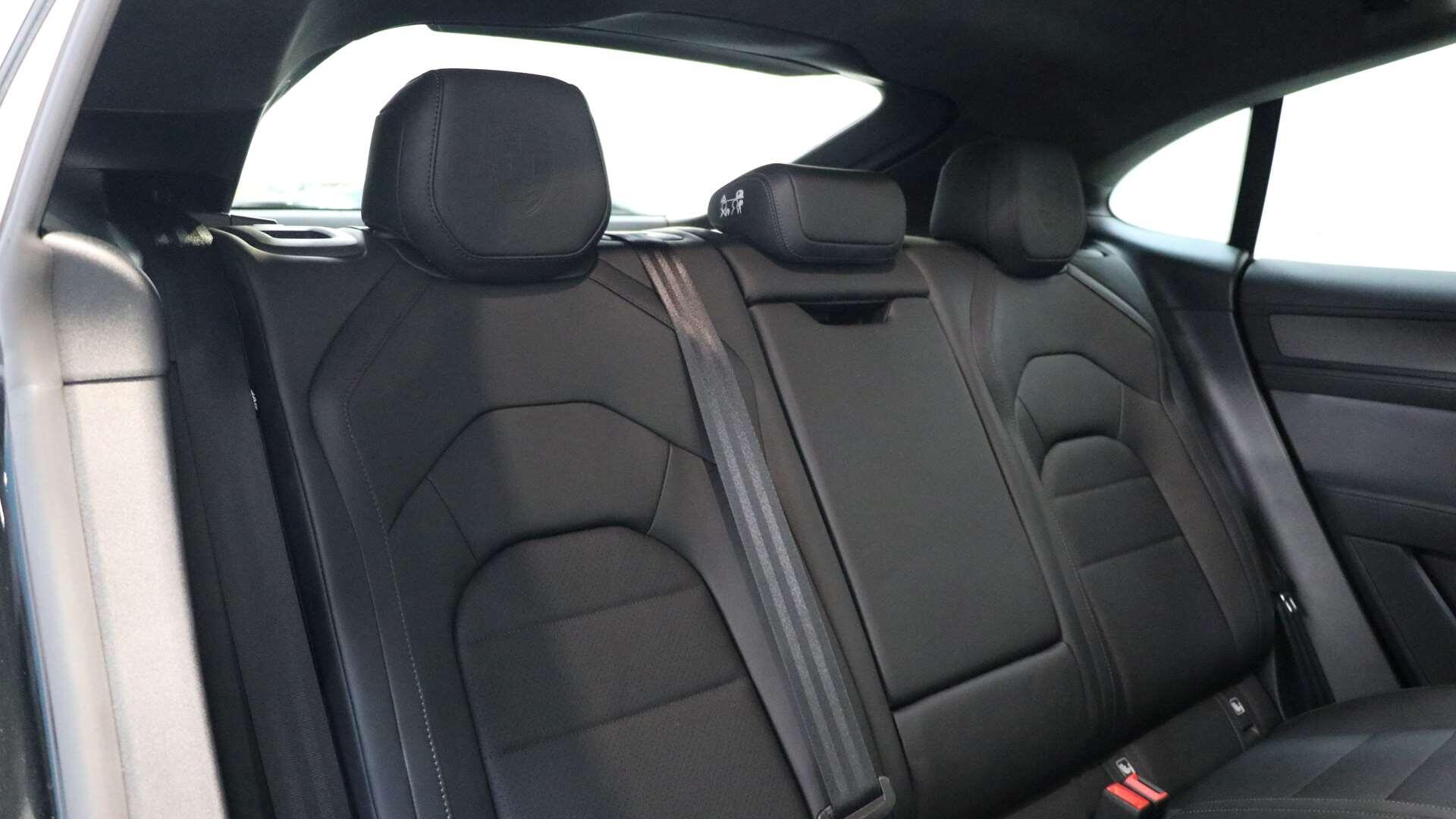Porsche Cayenne view 27