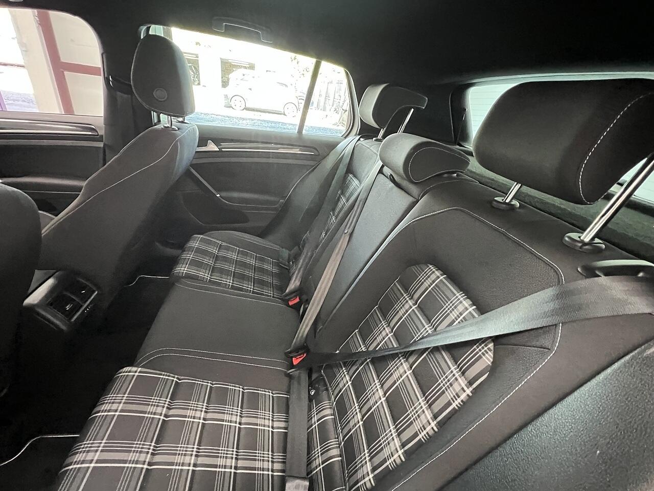 Volkswagen Golf view 17