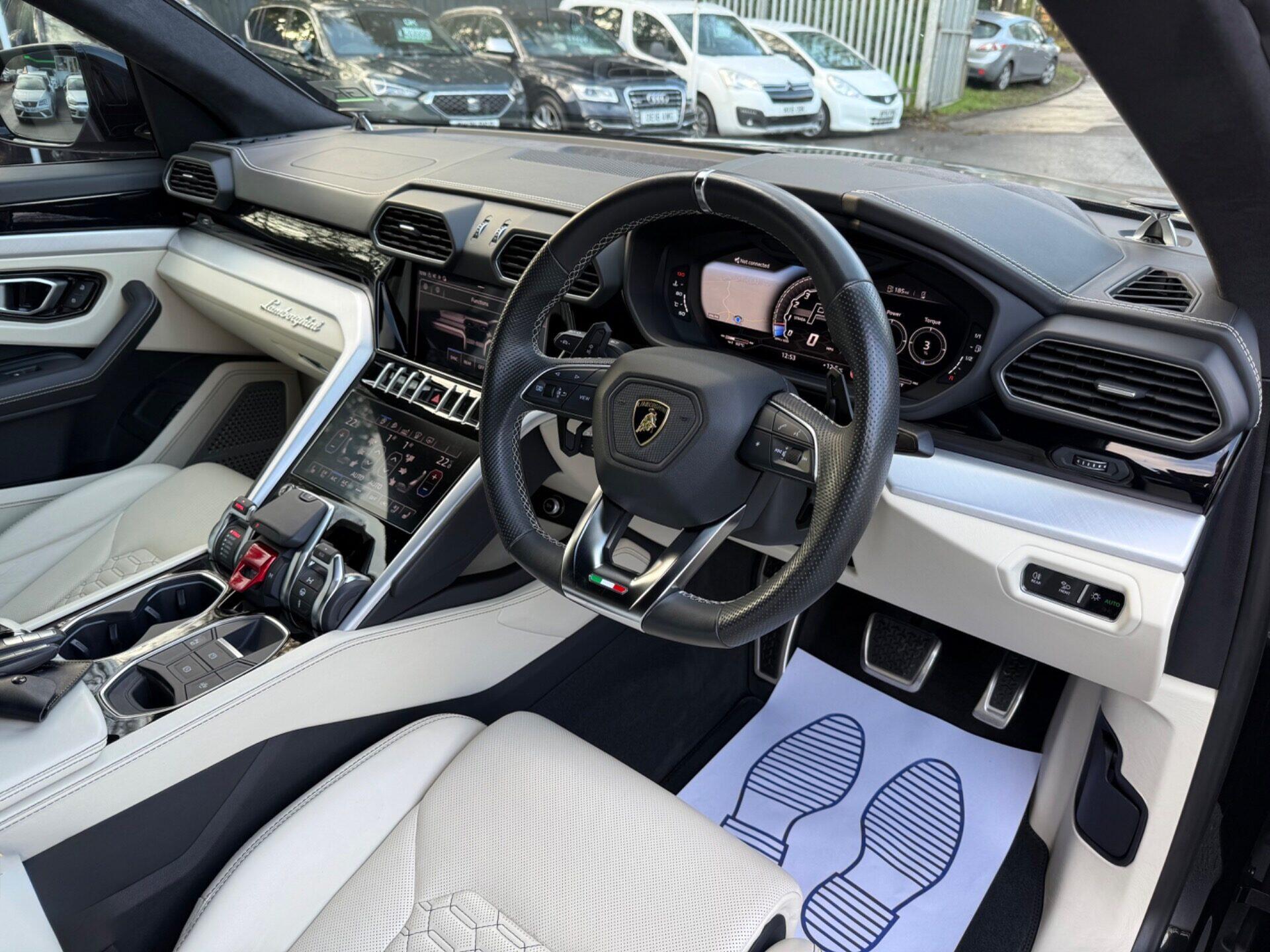 Lamborghini Urus view 40