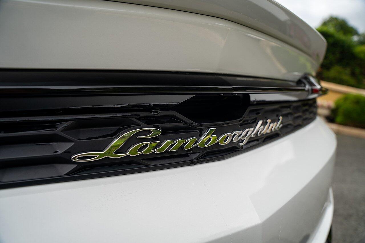 Lamborghini Urus view 14