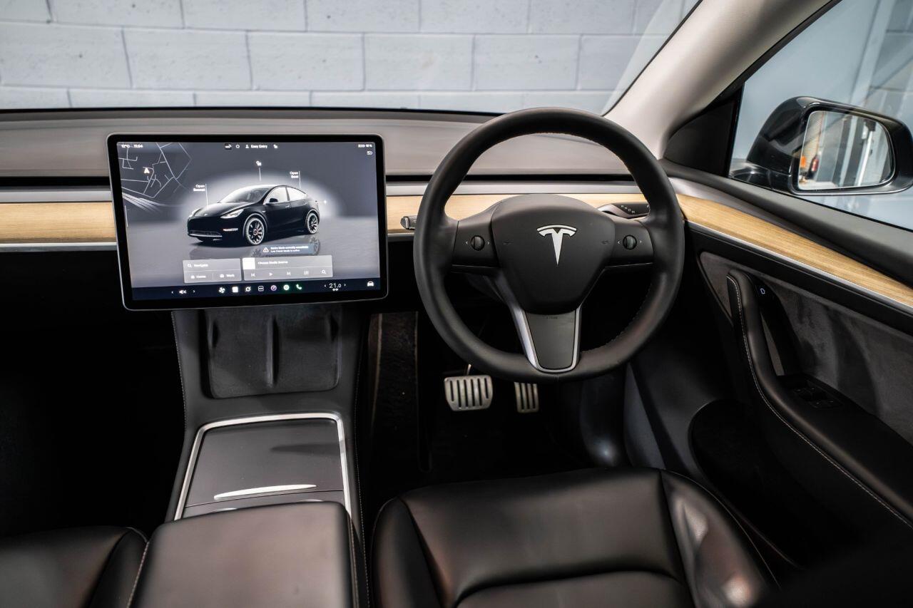 Tesla Model Y view 25