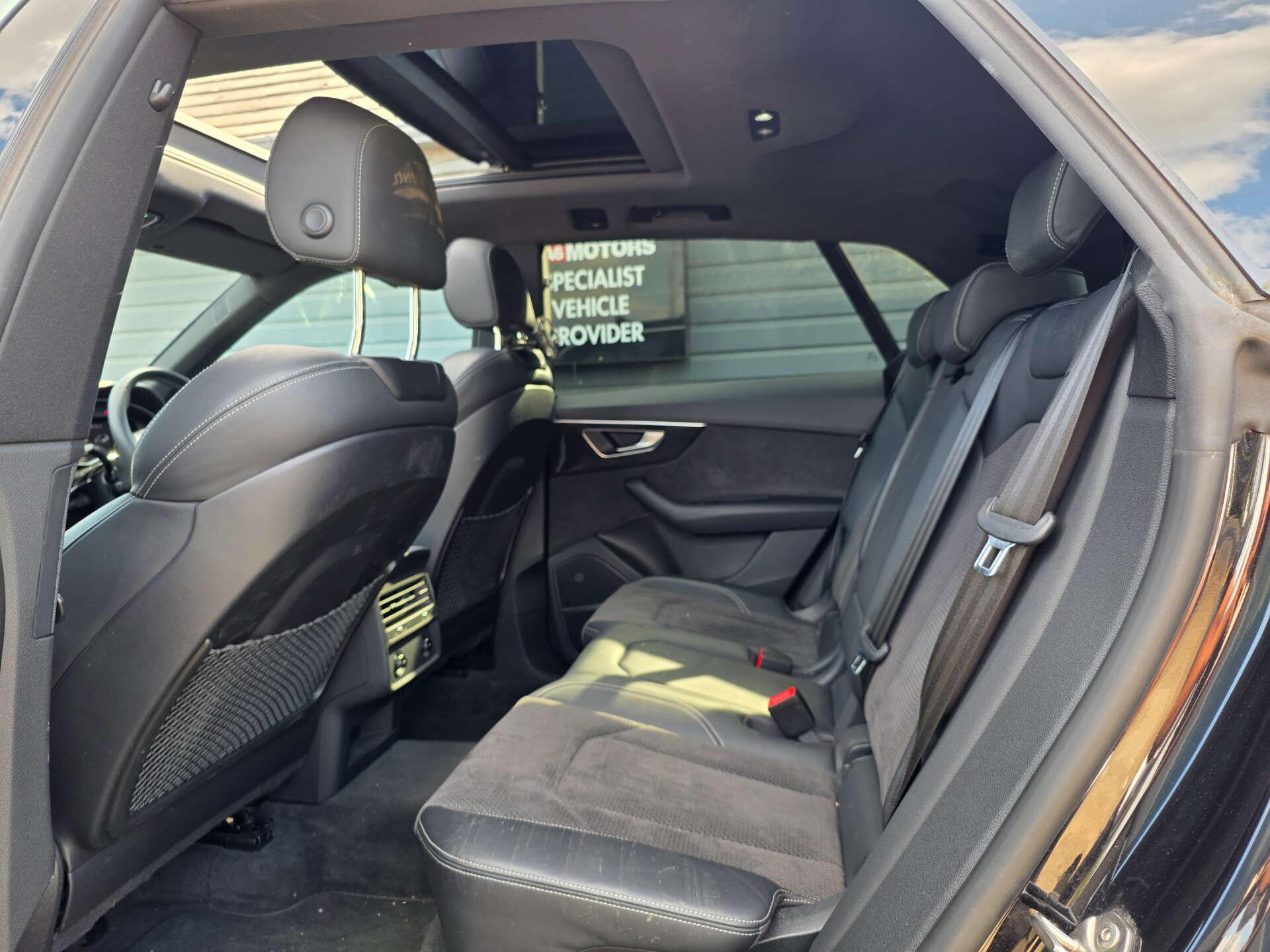 Audi Q8 view 26