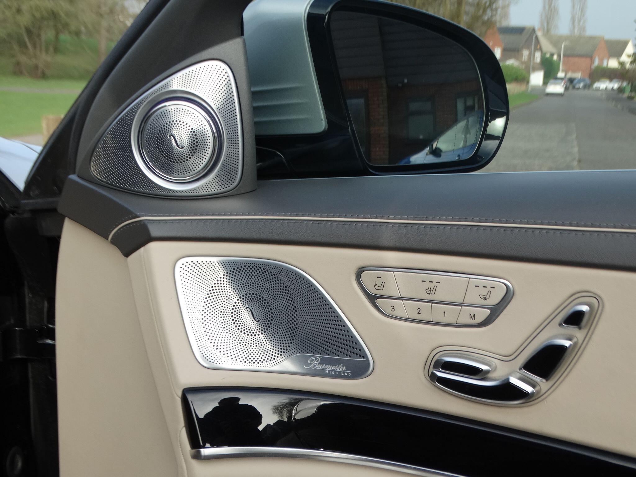 Mercedes-Benz Maybach S Class view 31