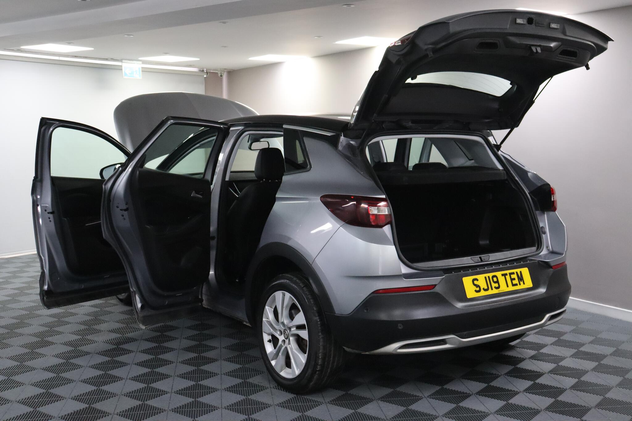 Vauxhall Grandland X view 15