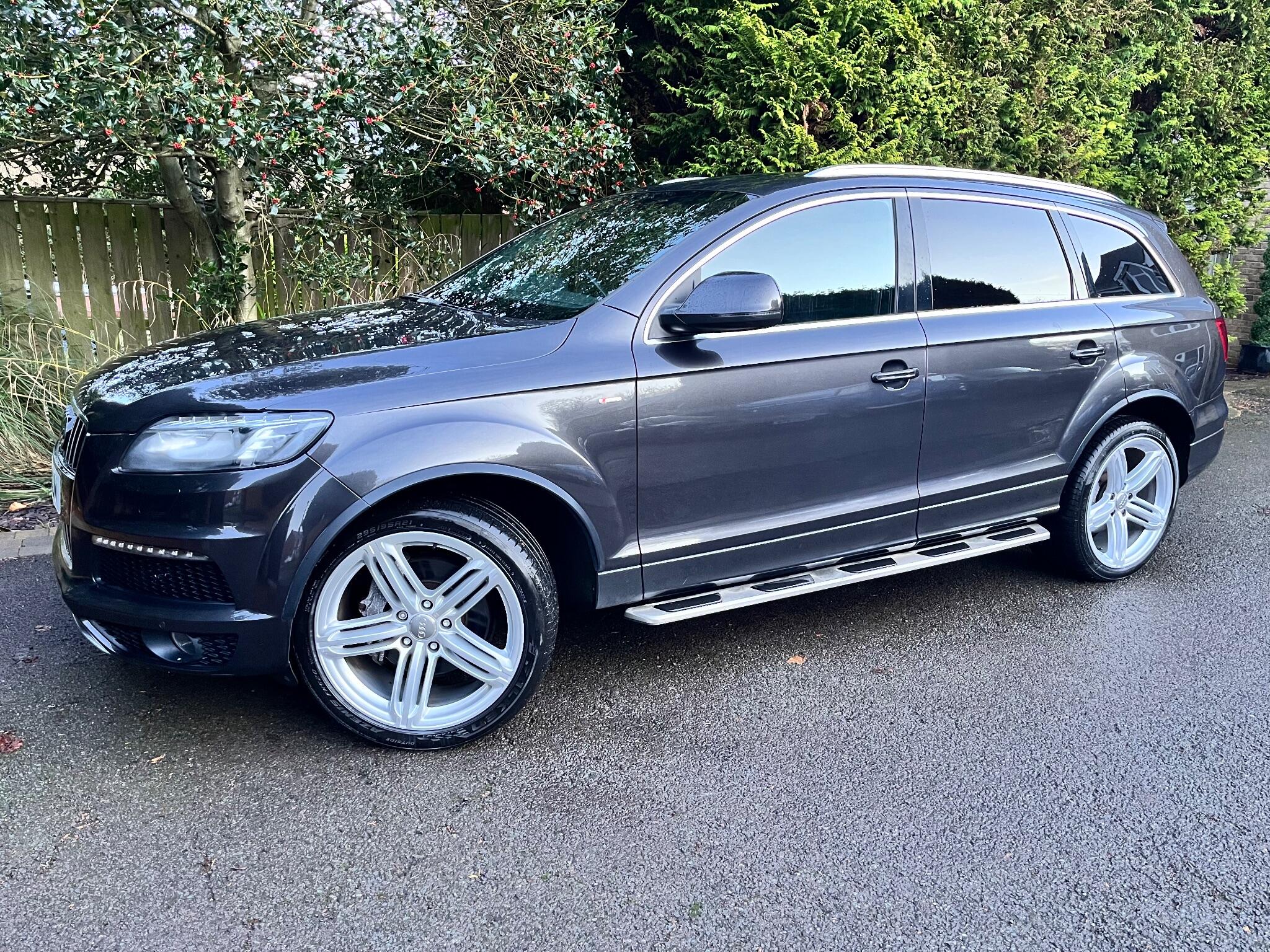 Audi Q7 view 7