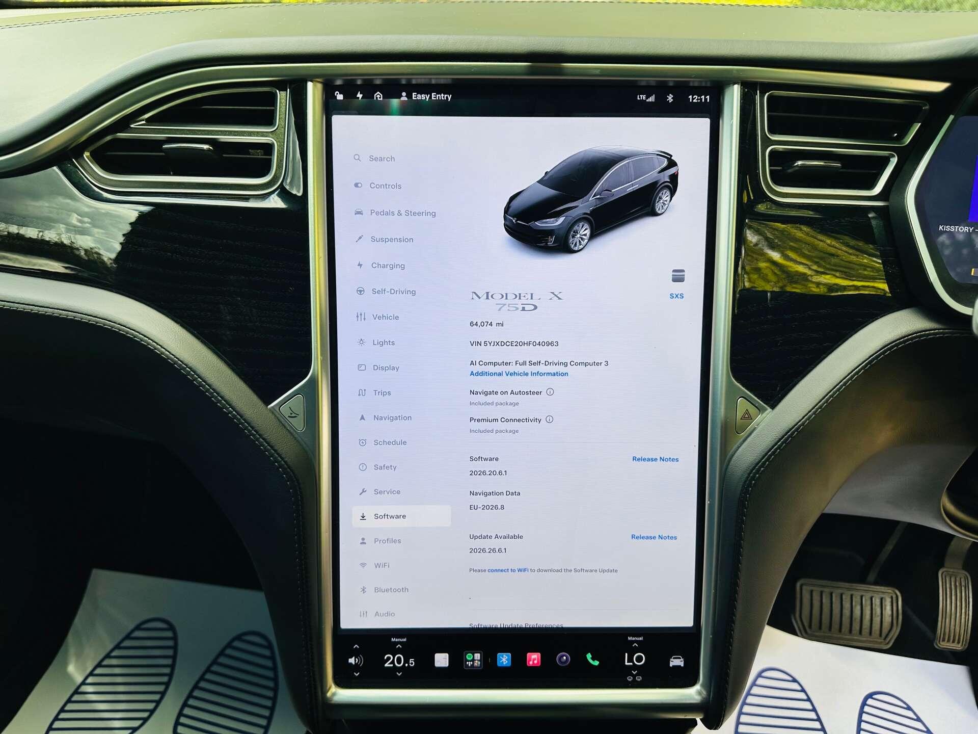 Tesla Model X view 14