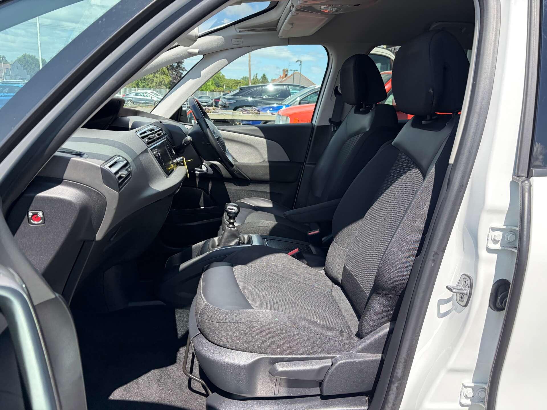 Citroen Grand C4 Spacetourer view 15