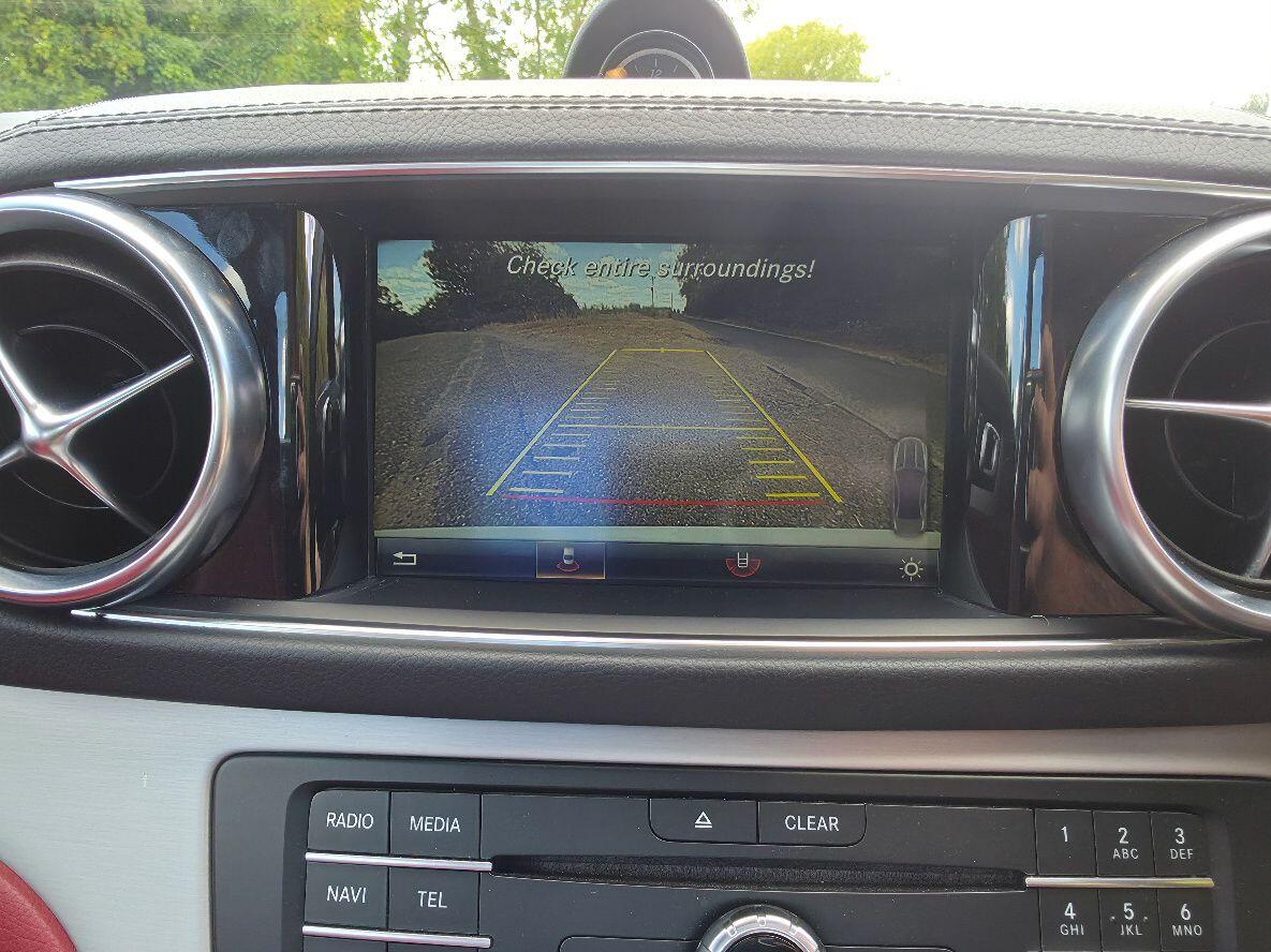 Mercedes-Benz SL view 16