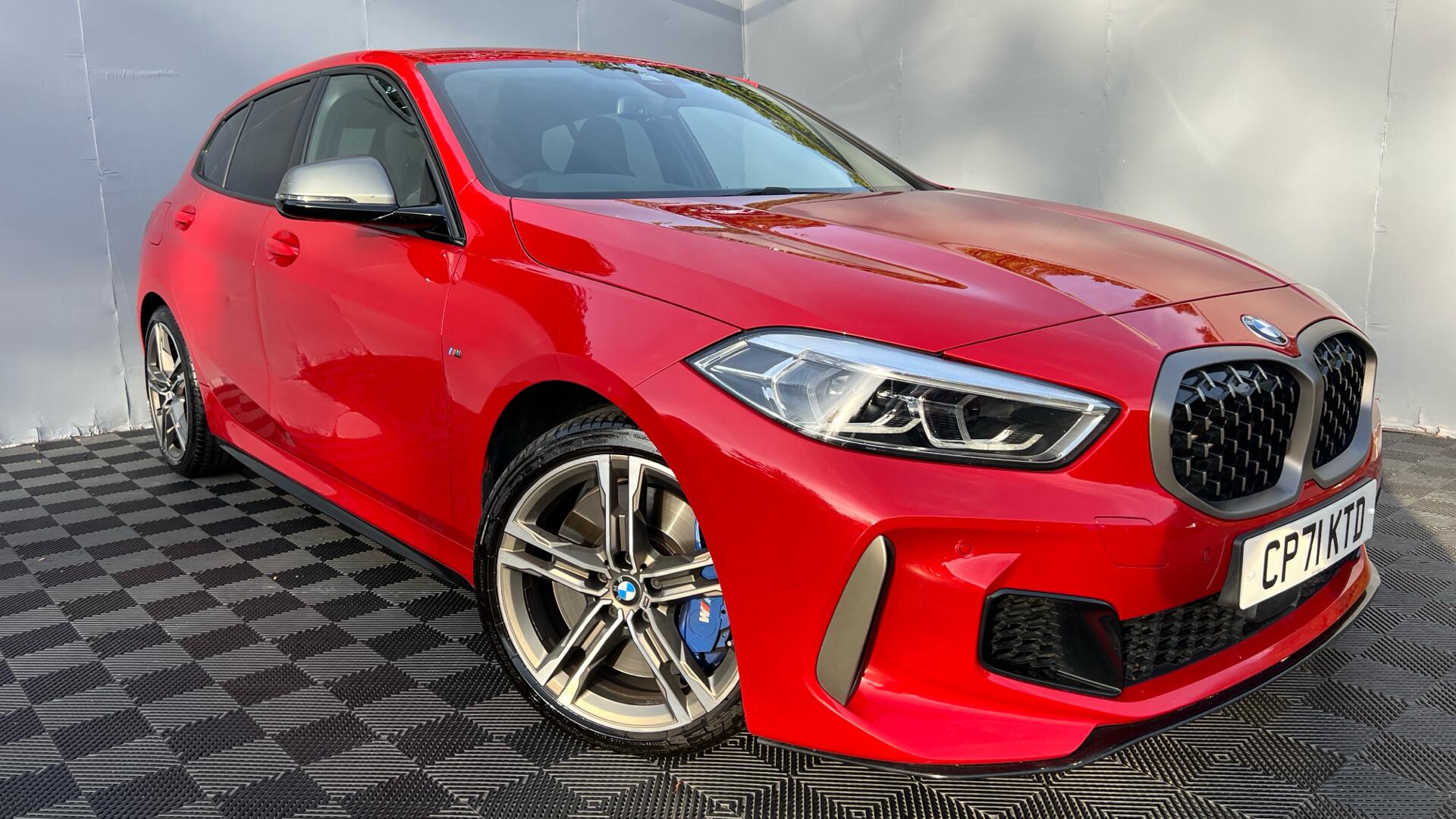 BMW 1 Series view 24