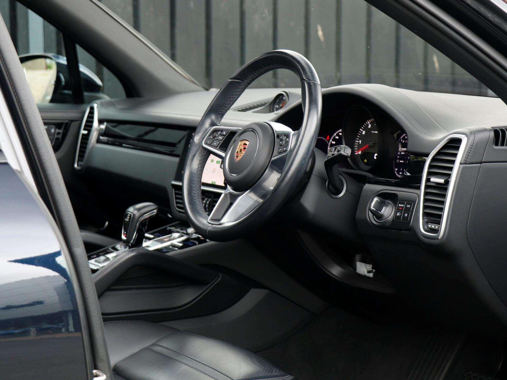 Porsche Cayenne view 11