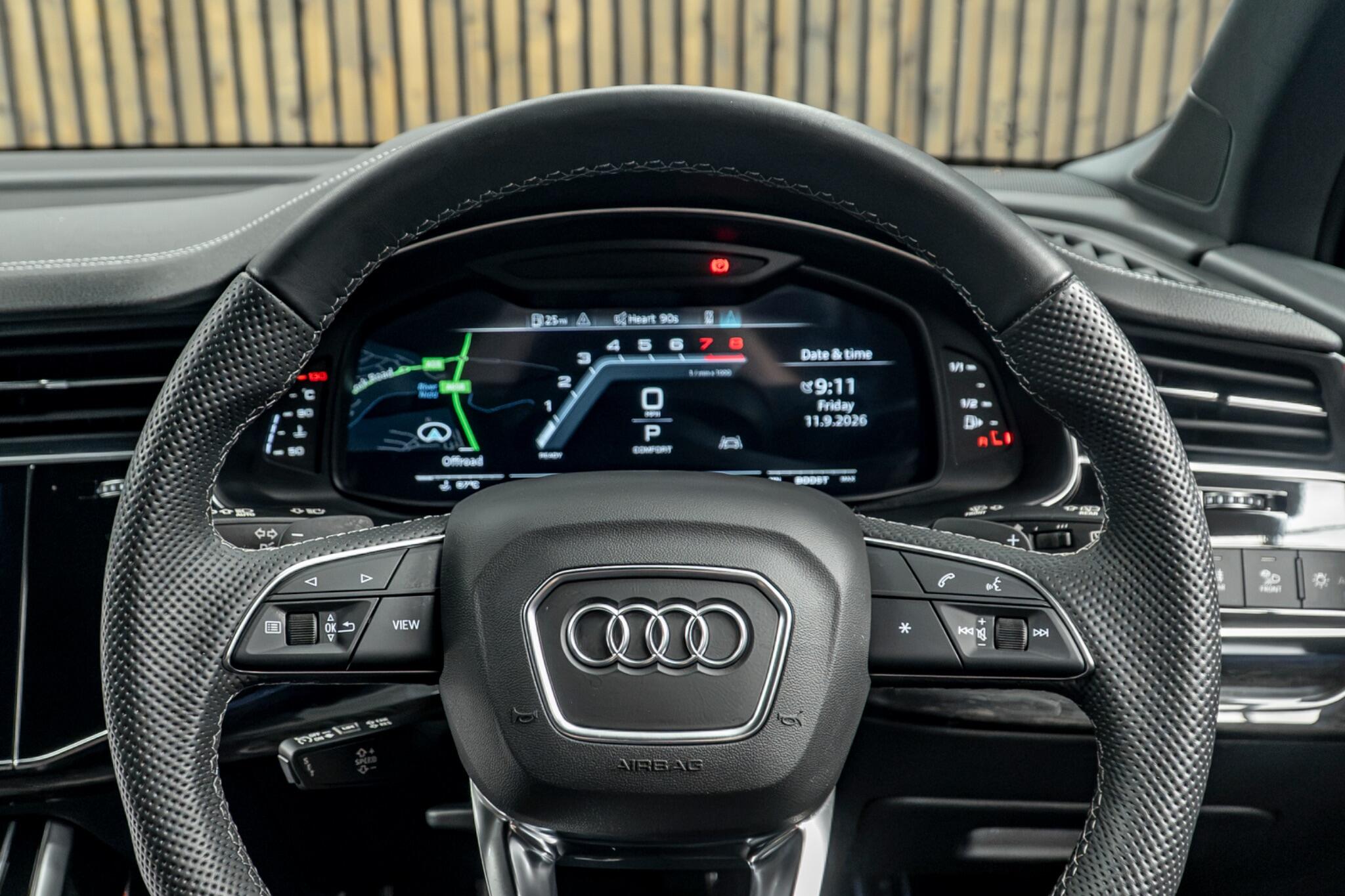 Audi SQ7 view 34