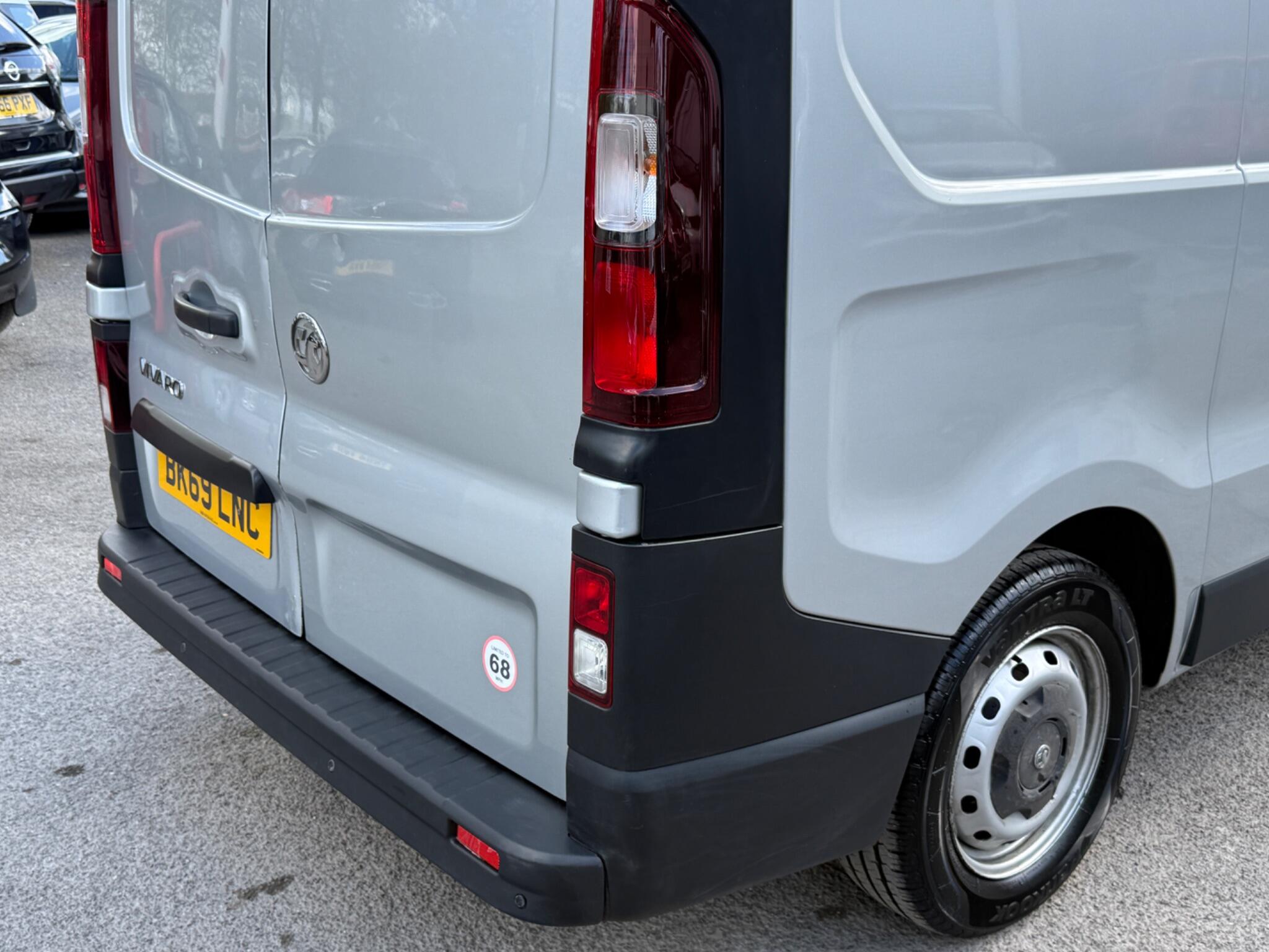 Vauxhall Vivaro - Image 25