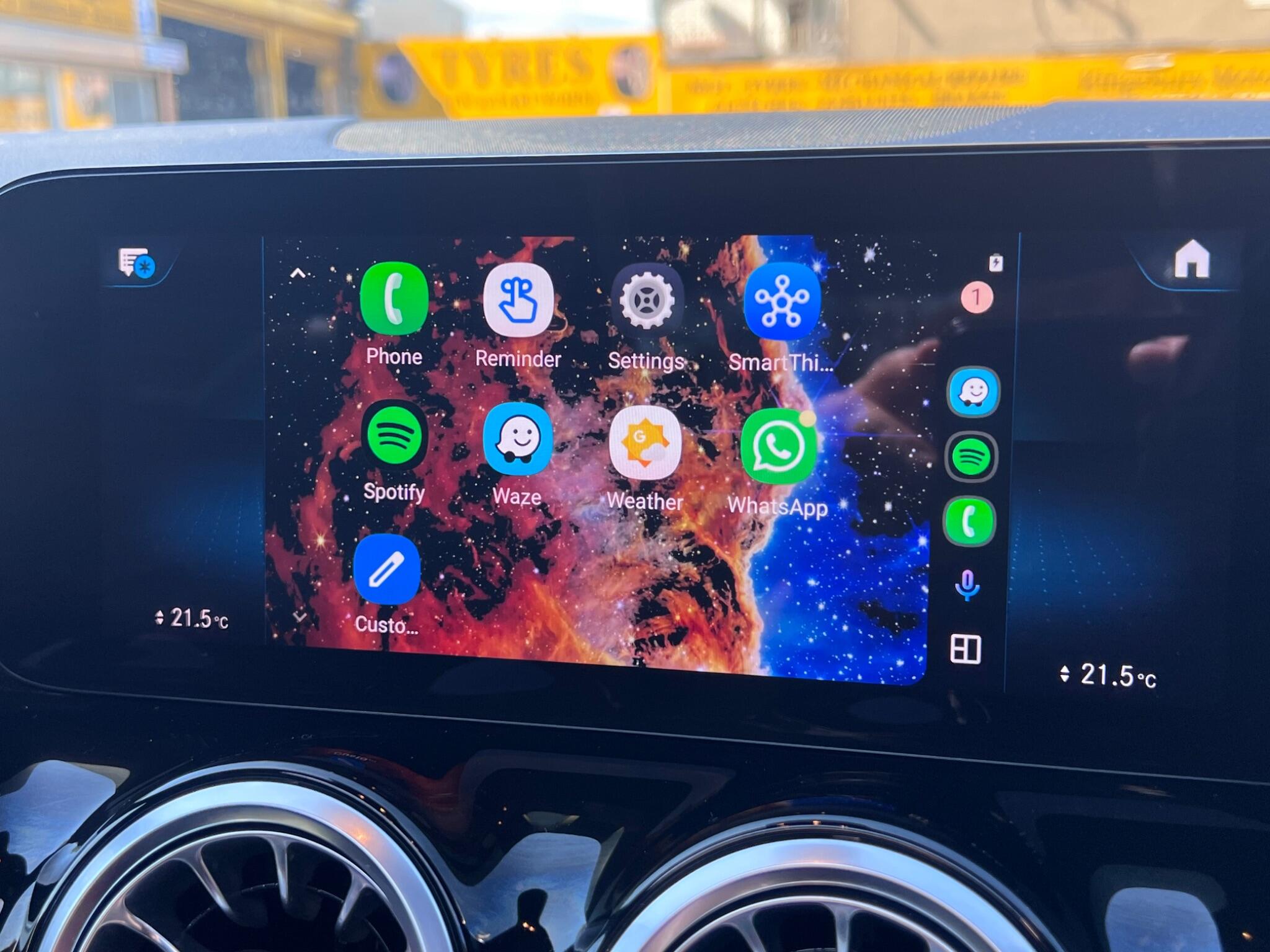Mercedes-Benz Gla view 24