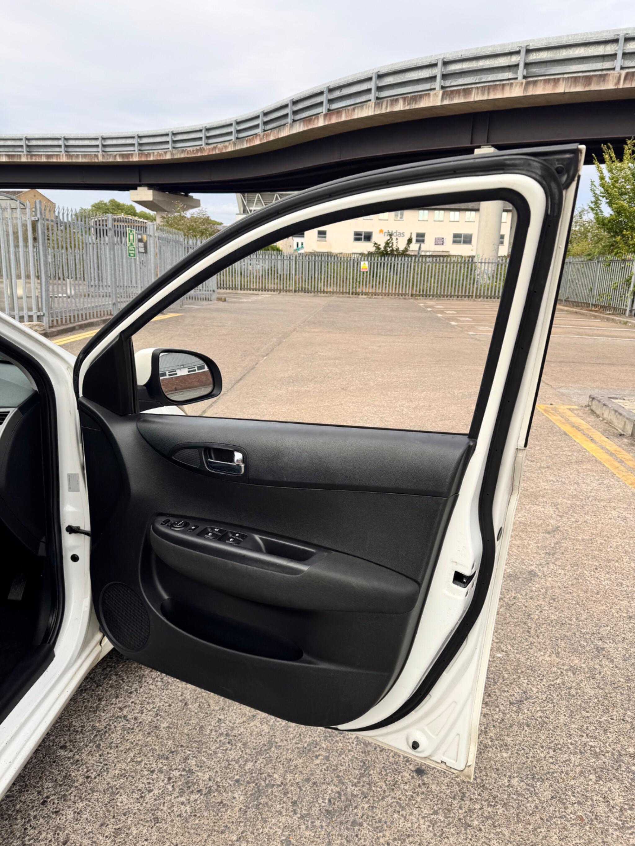 Hyundai i20 view 37