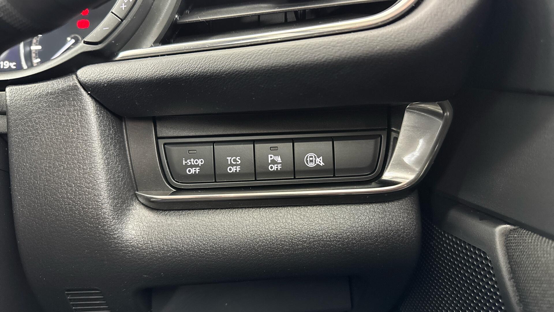 Mazda CX-30 view 44