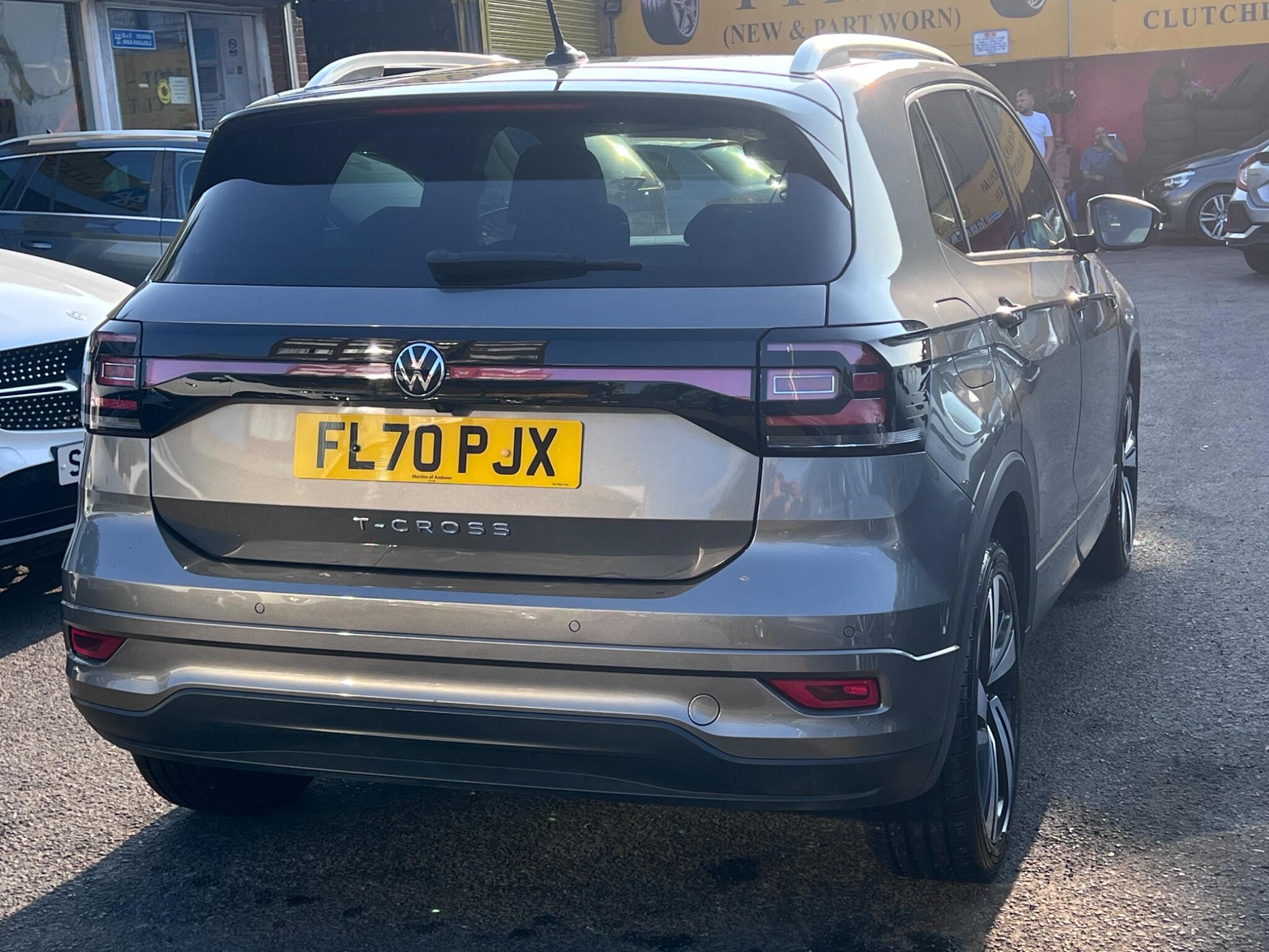 Volkswagen T-Cross view 9