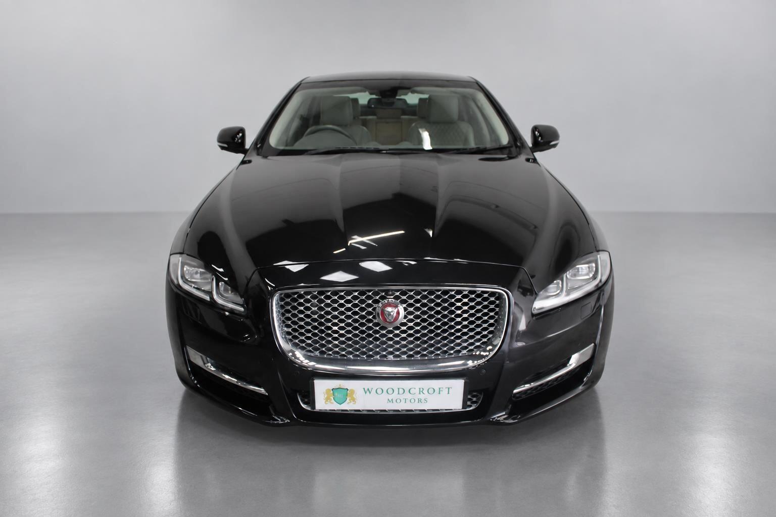 Jaguar XJ view 13
