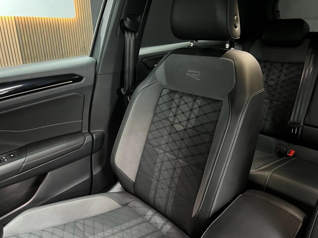 Volkswagen T-Roc view 29