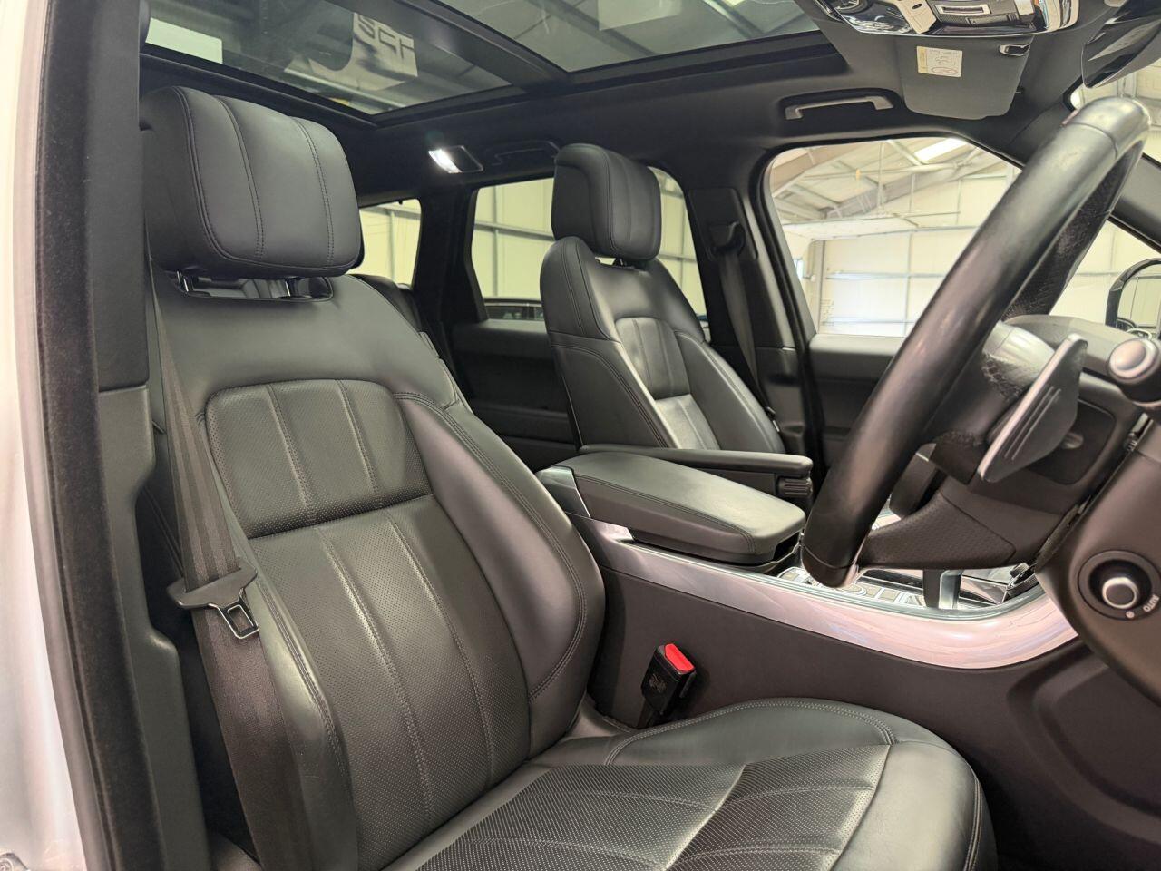 Land Rover Range Rover Sport view 3