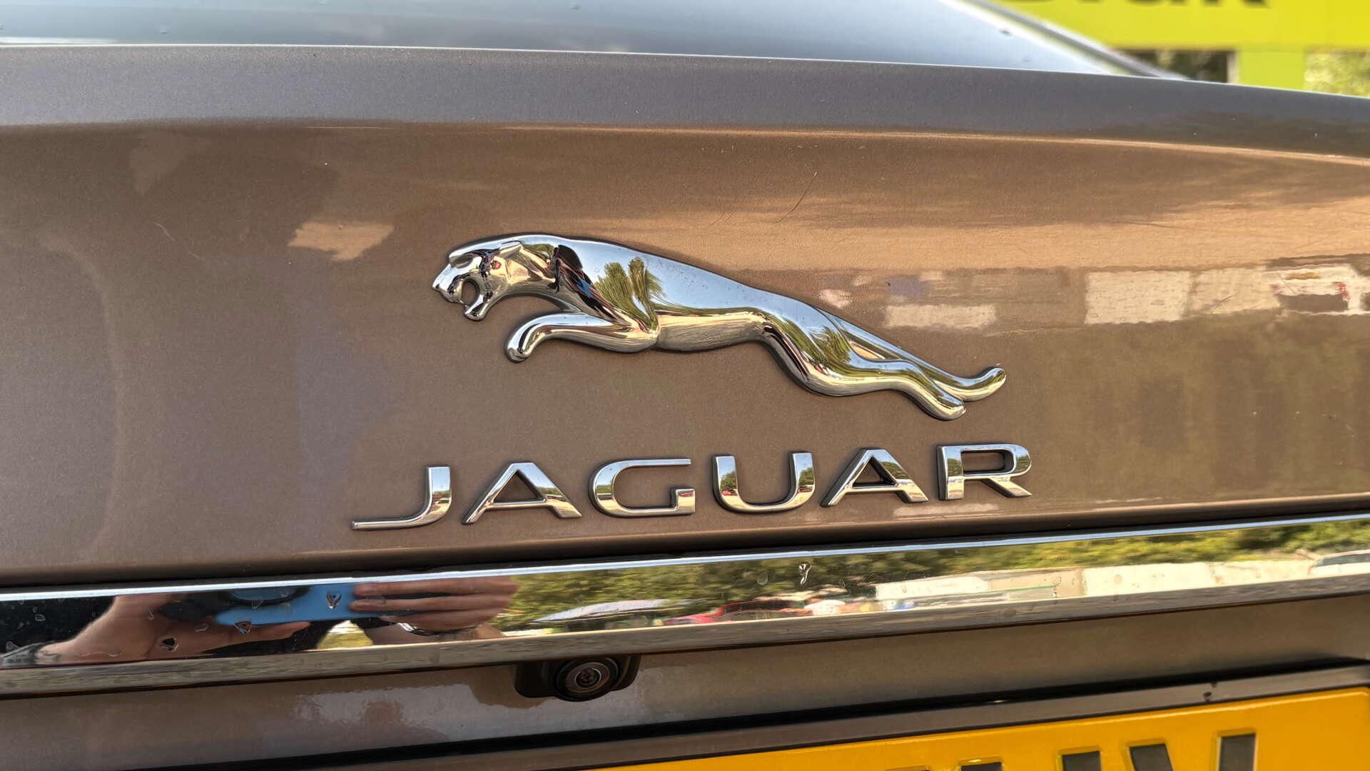 Jaguar XF view 46