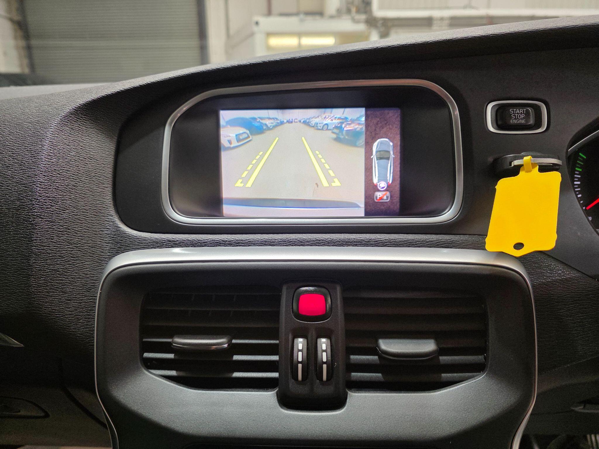 Volvo V40 Cross Country view 8