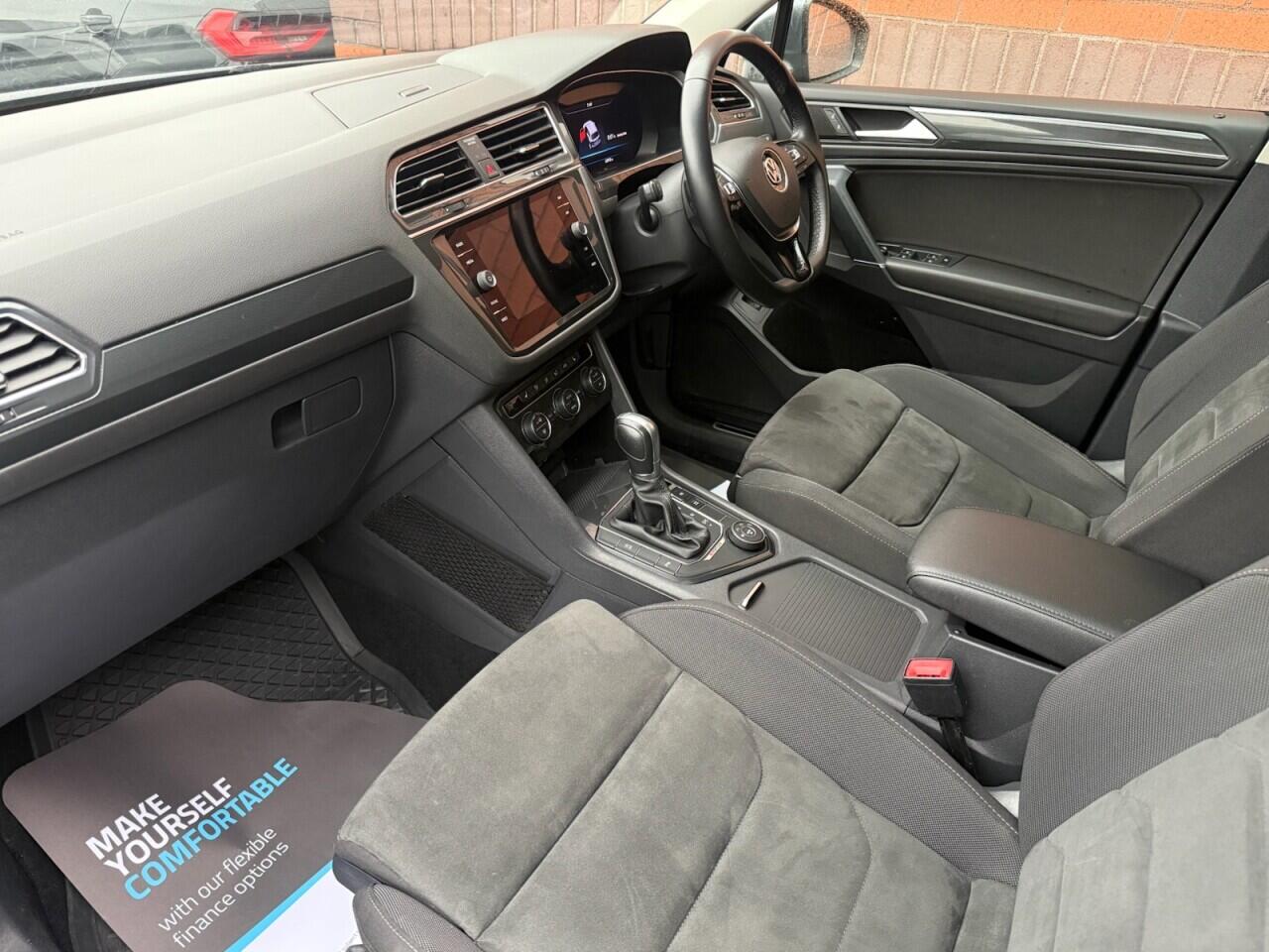 Volkswagen Tiguan Allspace view 2