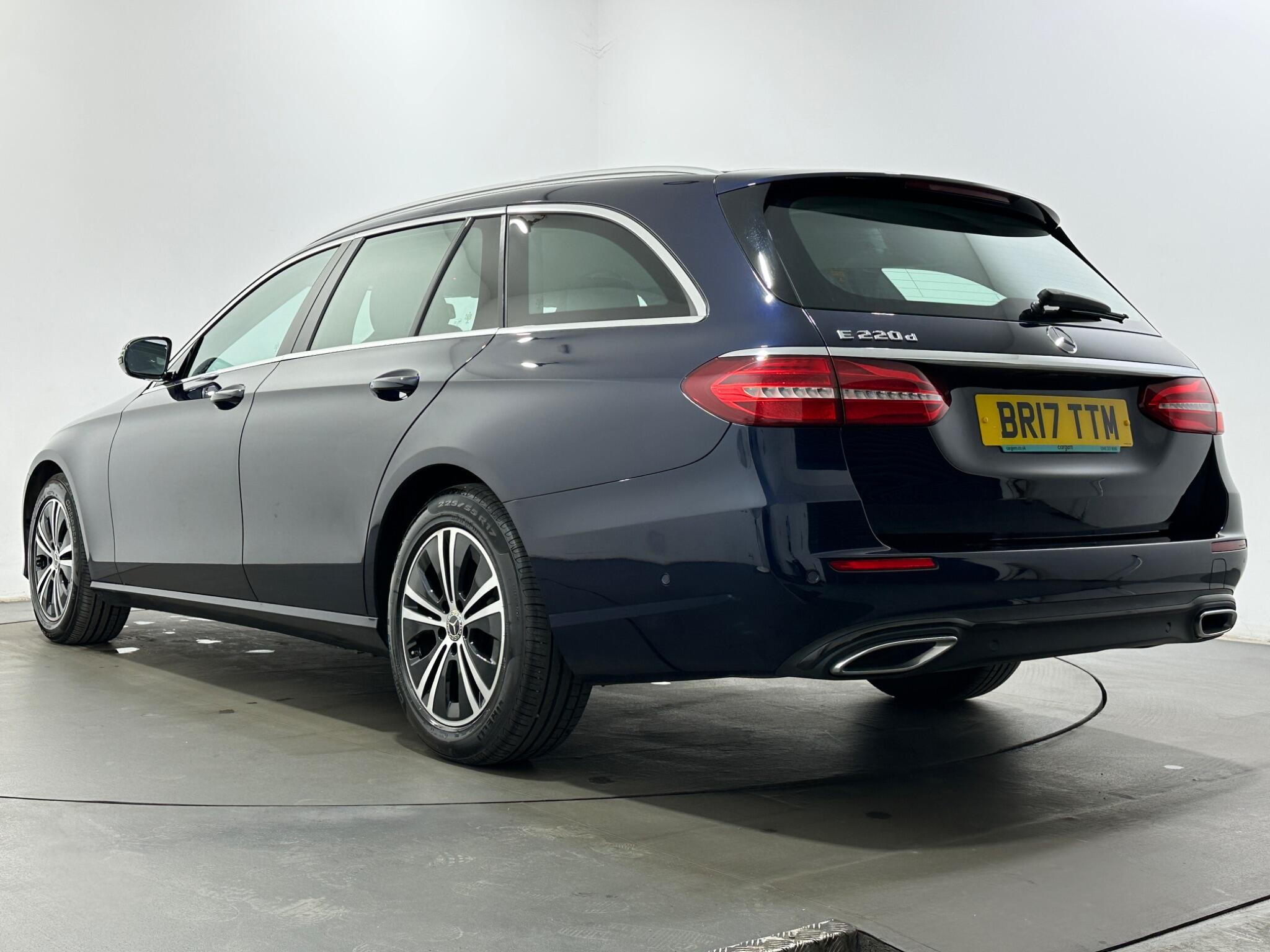 Mercedes-Benz E-Class view 50