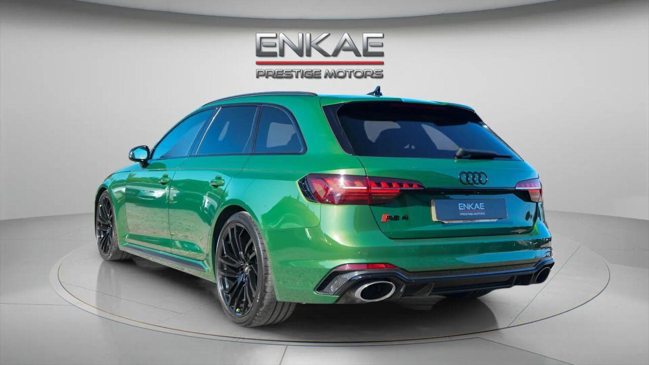 Audi RS4 Avant view 6