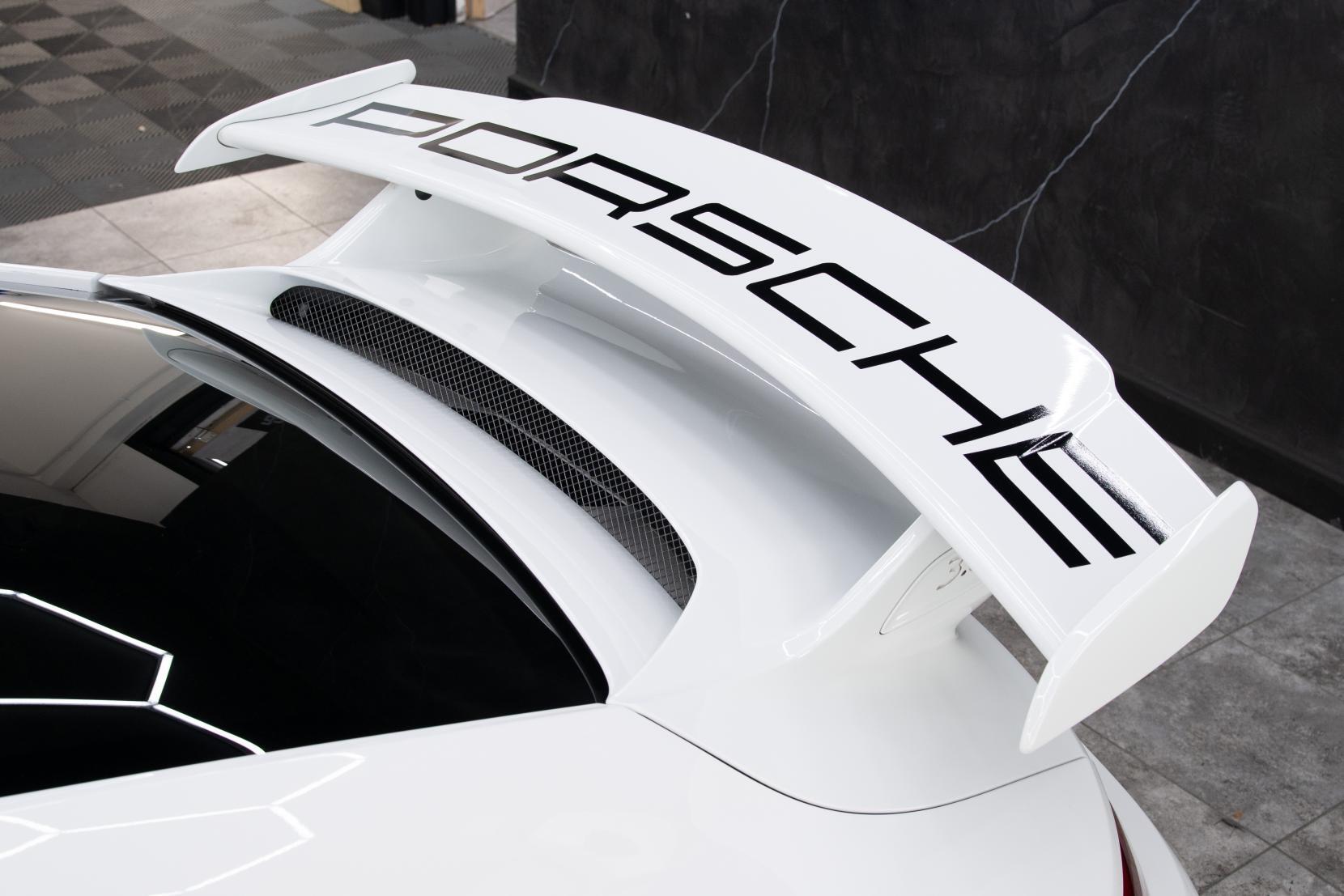 Porsche 911 view 31