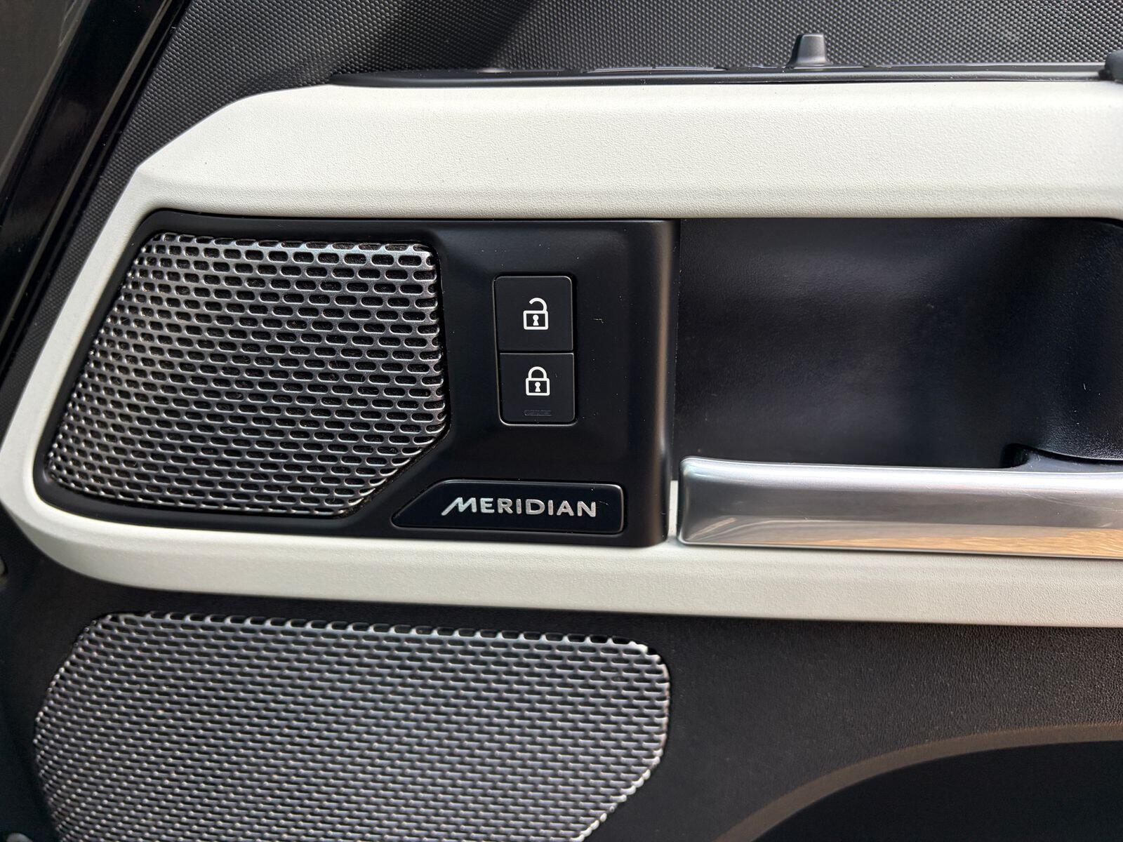 Land Rover Defender view 70