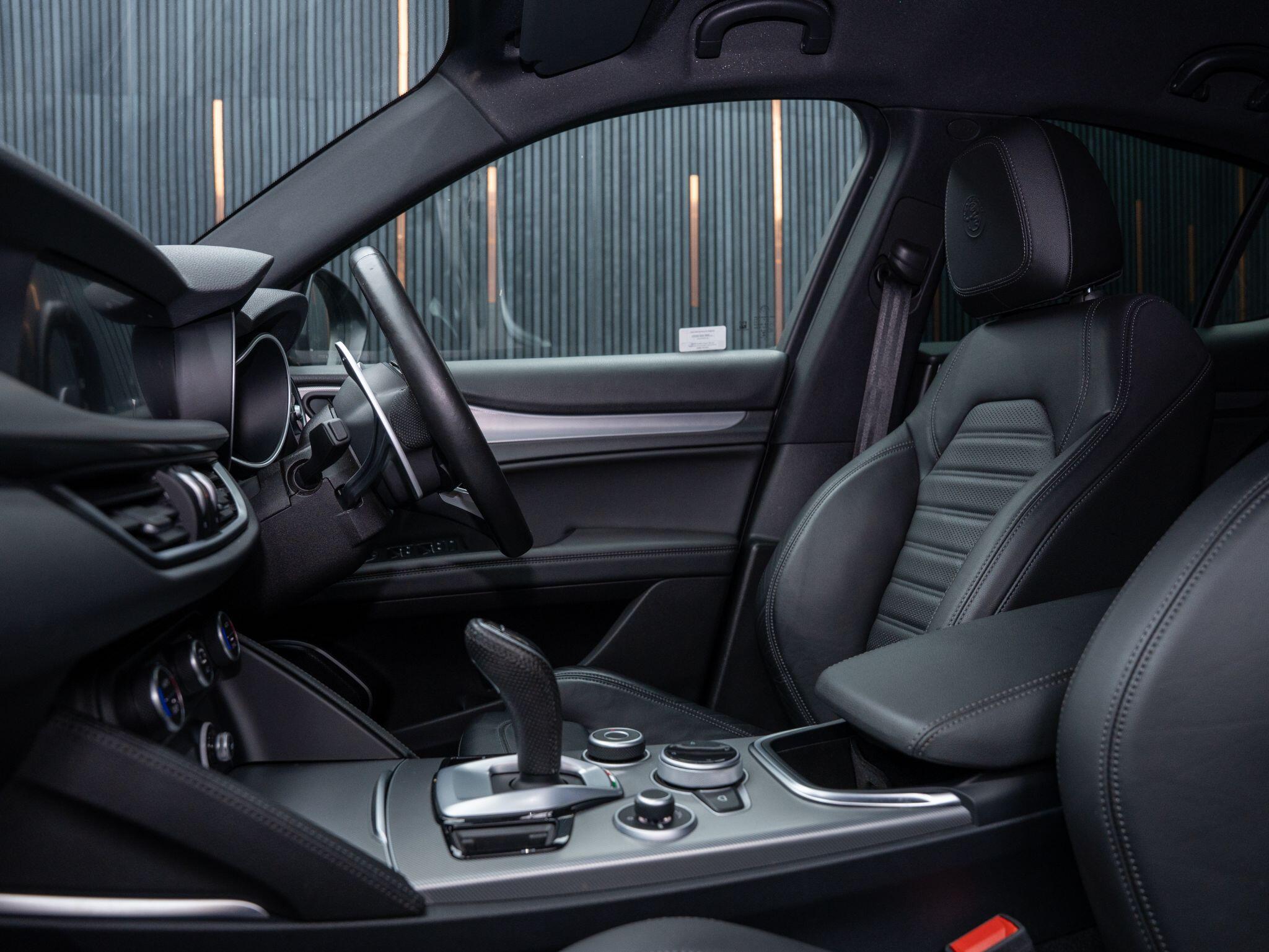 Alfa Romeo Stelvio view 40