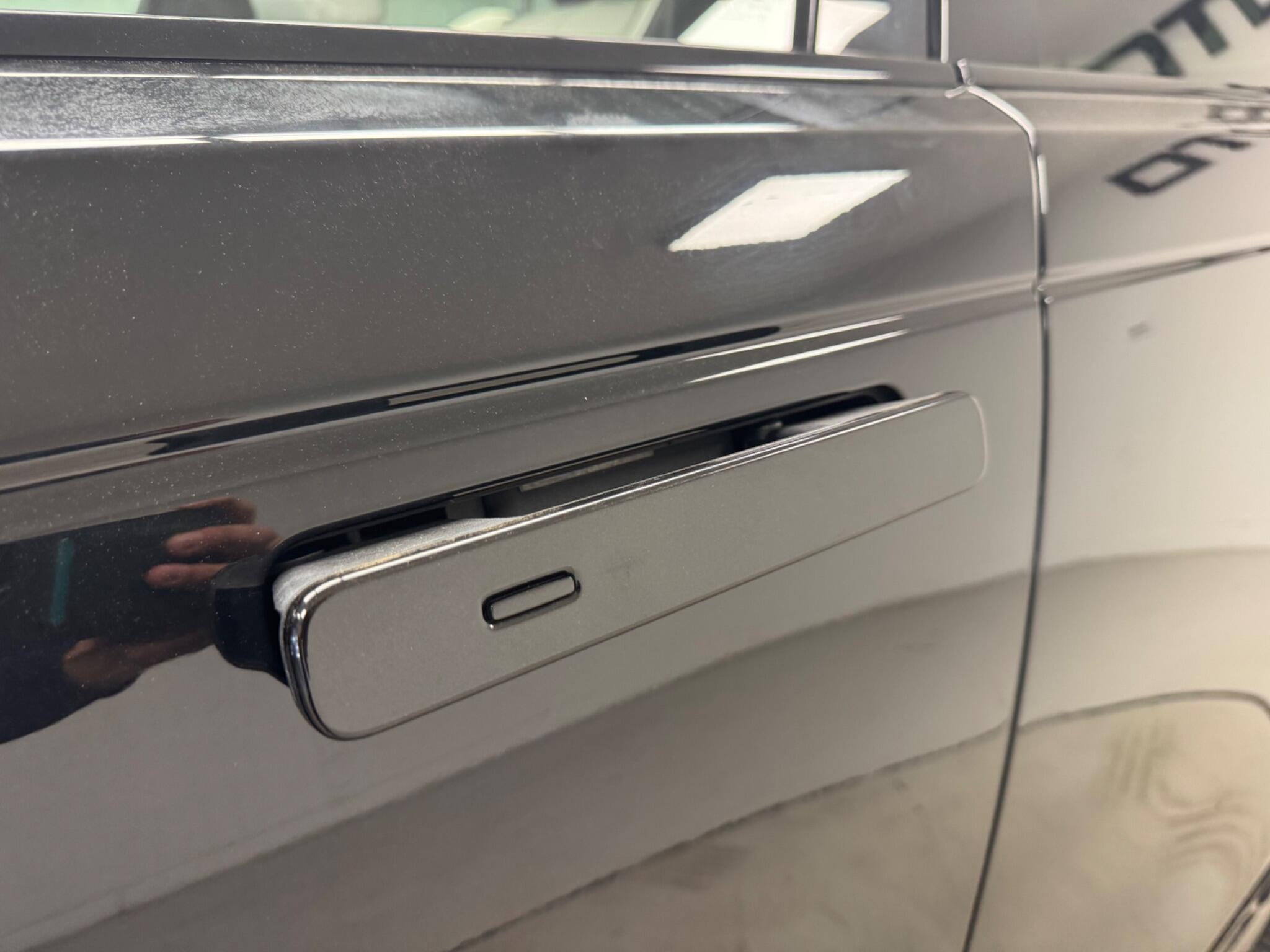 Land Rover Range Rover Velar view 33
