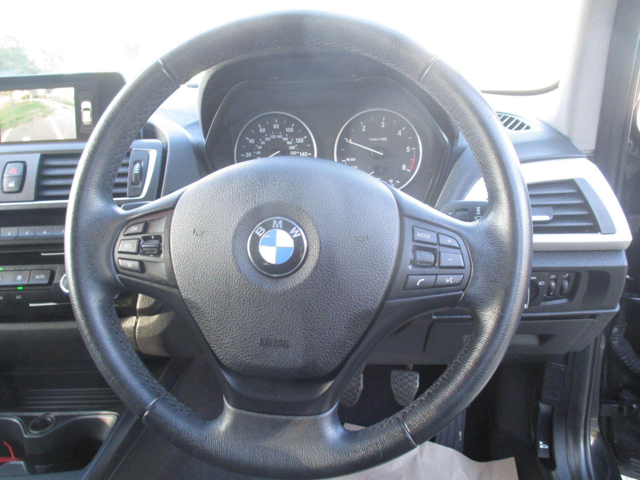 BMW 1 Series view 36