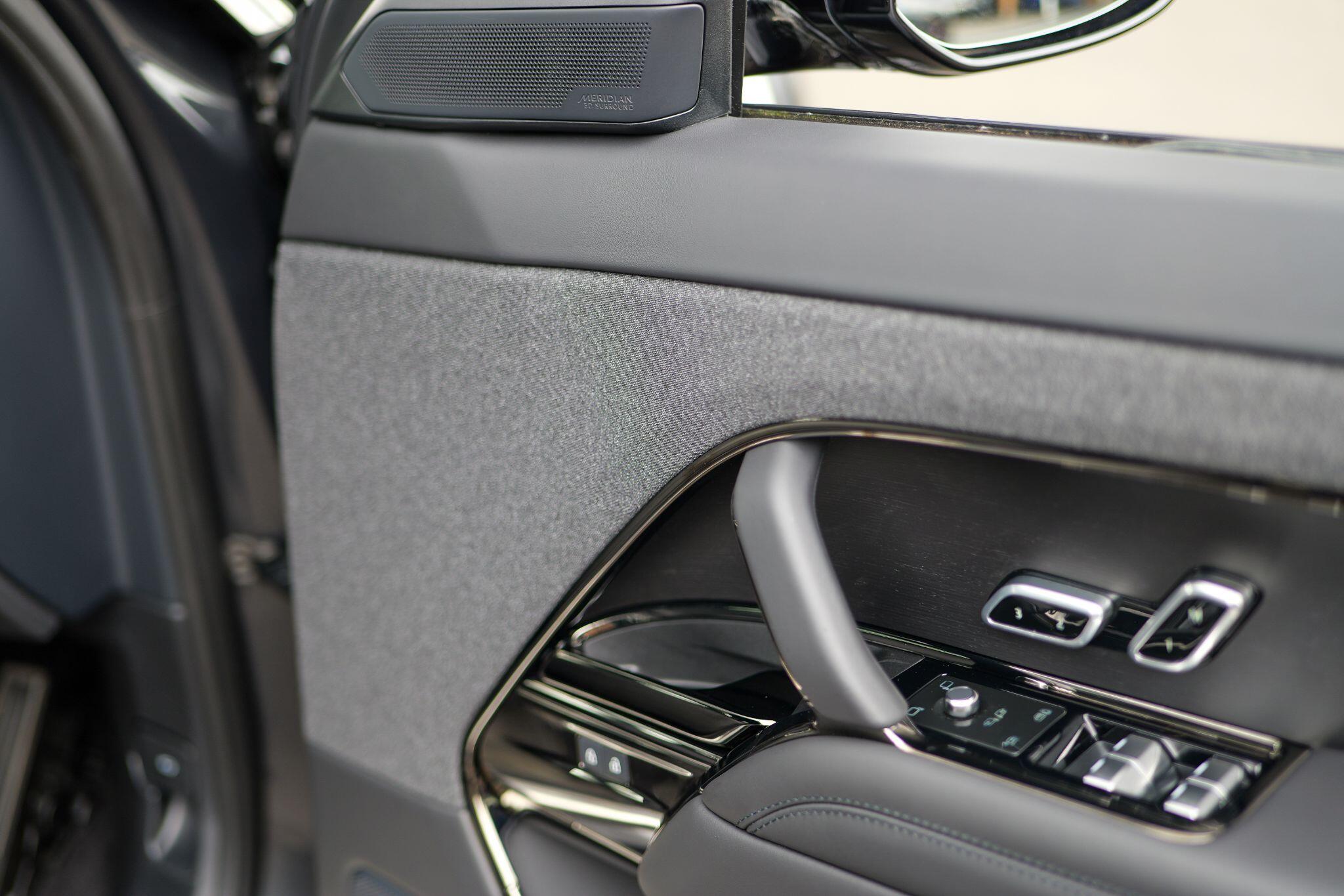 Land Rover Range Rover Sport view 31
