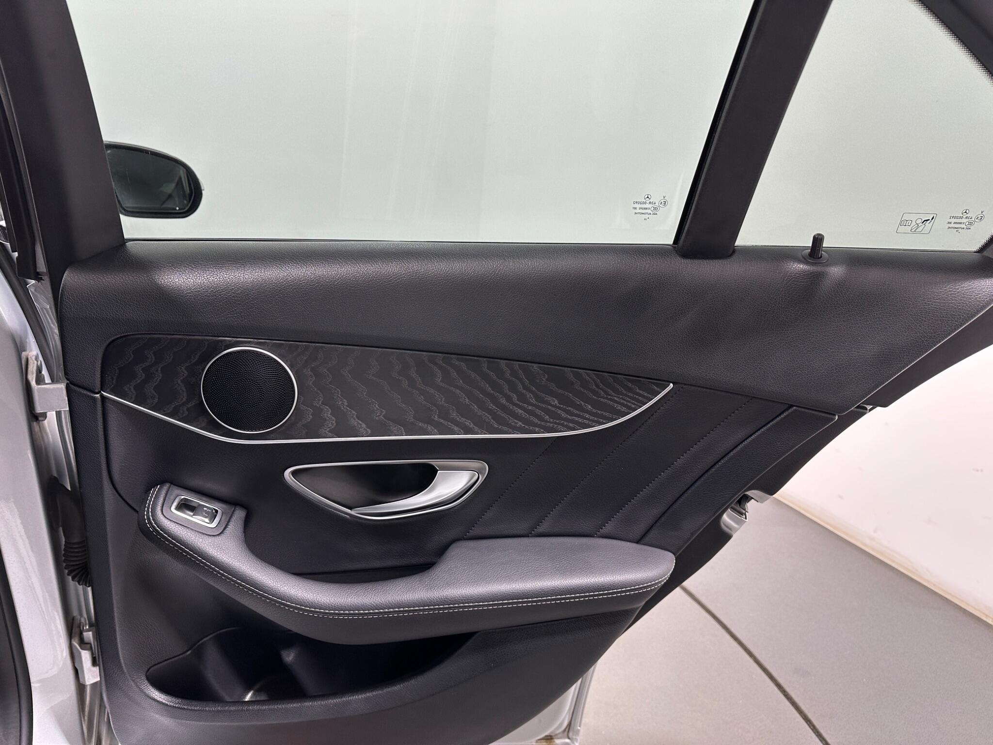 Mercedes-Benz C-Class view 45