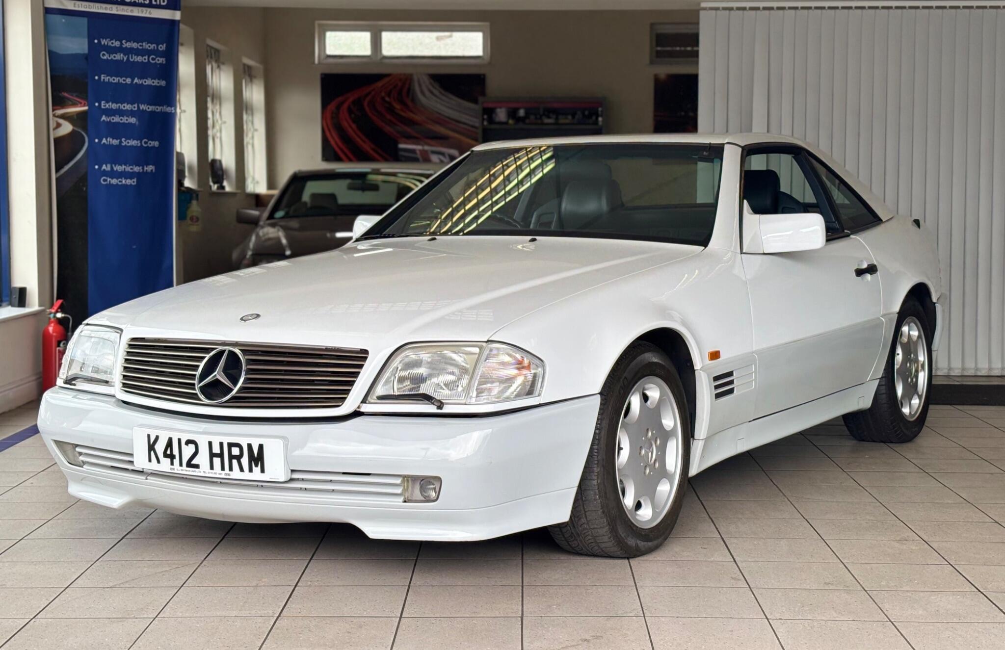 Mercedes-Benz 300 view 3