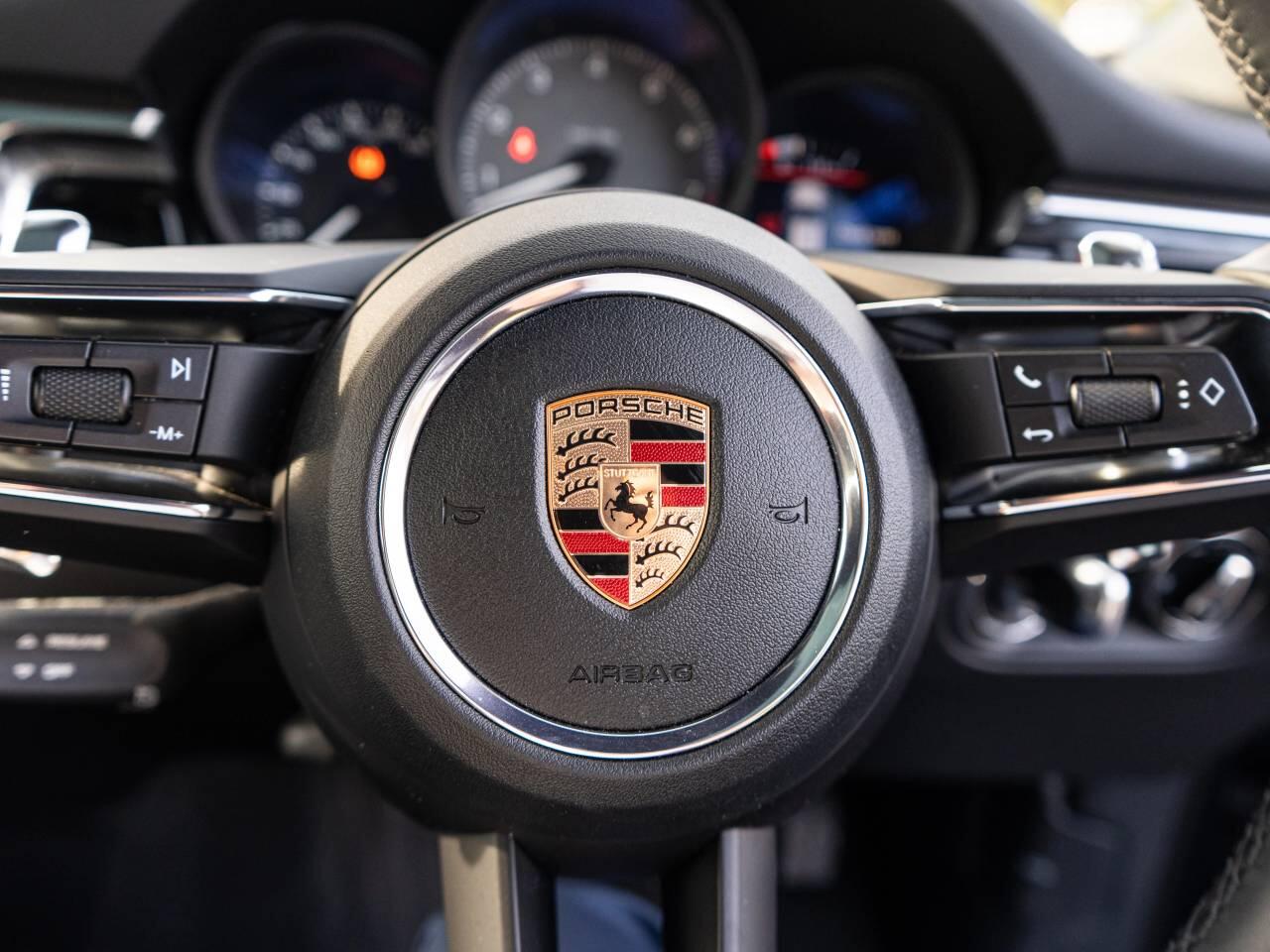 Porsche Macan view 22