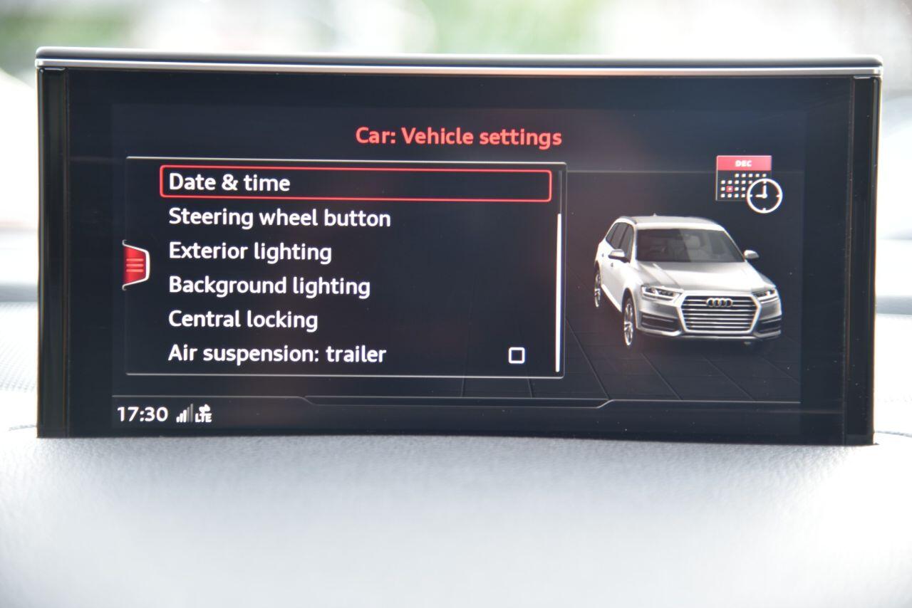 Audi Q7 view 45