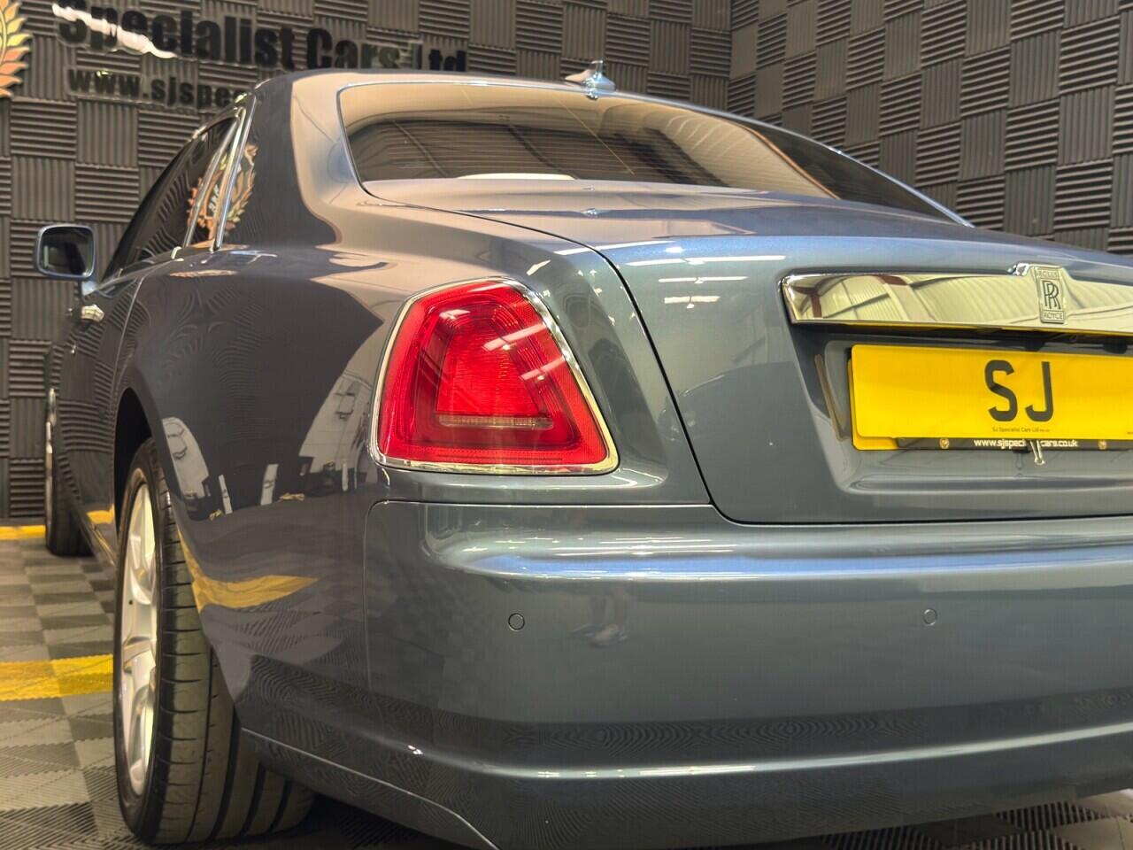 Rolls-Royce Ghost view 31