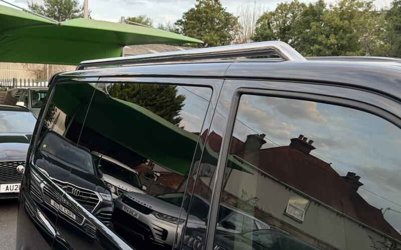 Volkswagen Caravelle view 21