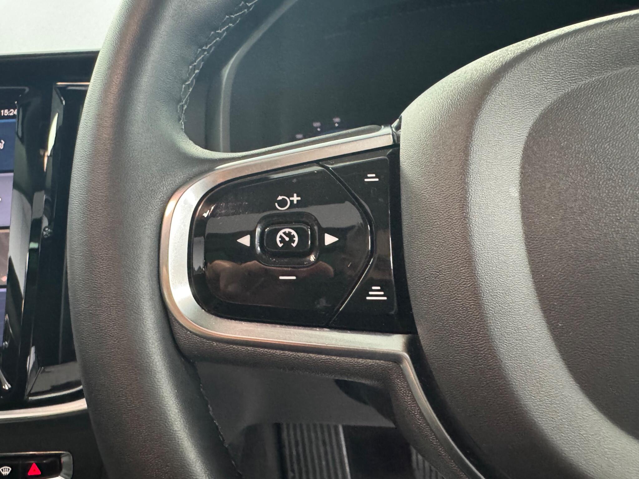 Volvo V90 view 40