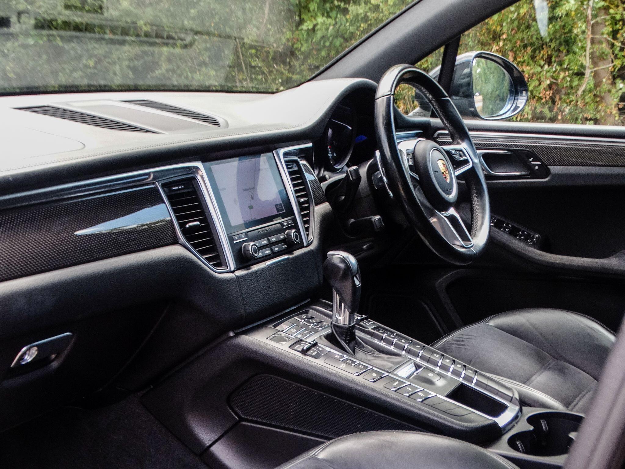 Porsche Macan view 16