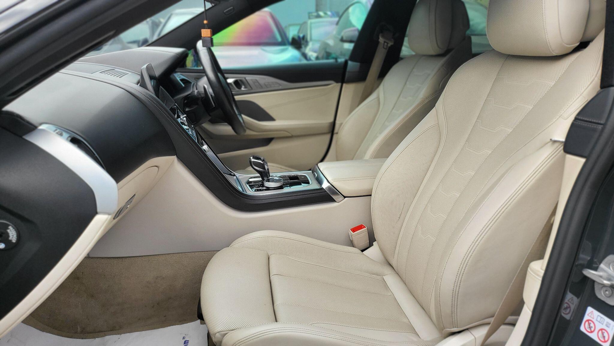 BMW 8 Series view 36