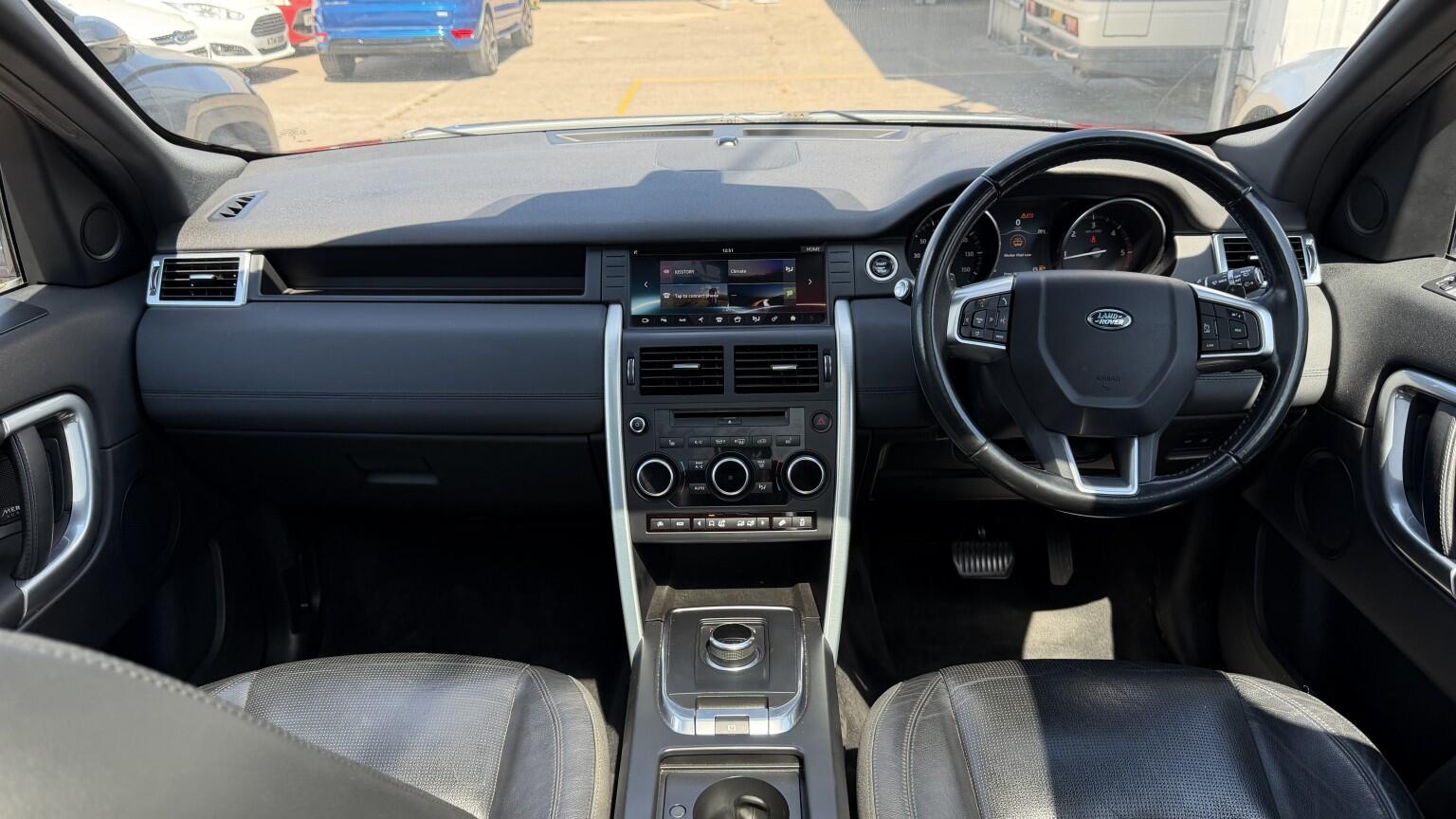 Land Rover Discovery Sport view 4