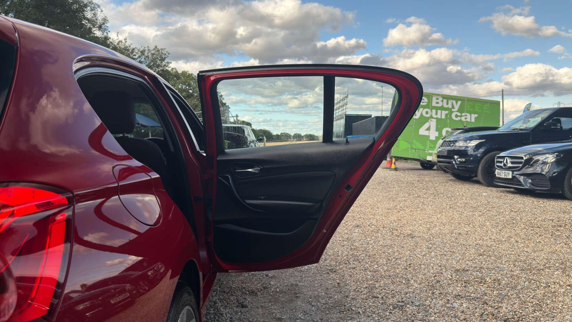 BMW 1 Series view 35